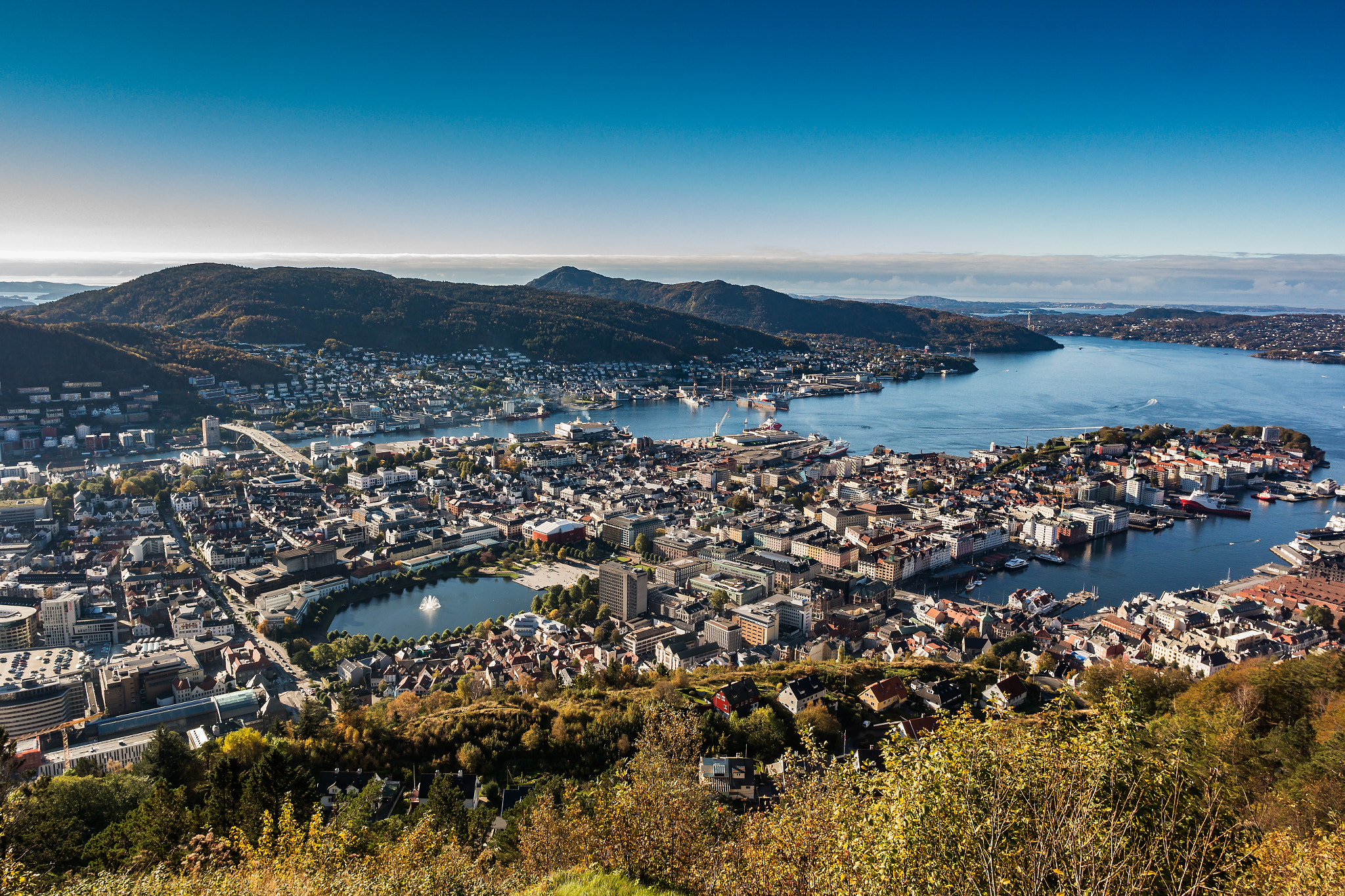 Samsung NX1000 + Samsung NX 16mm F2.4 Pancake sample photo. Bergen, seen from fløien photography