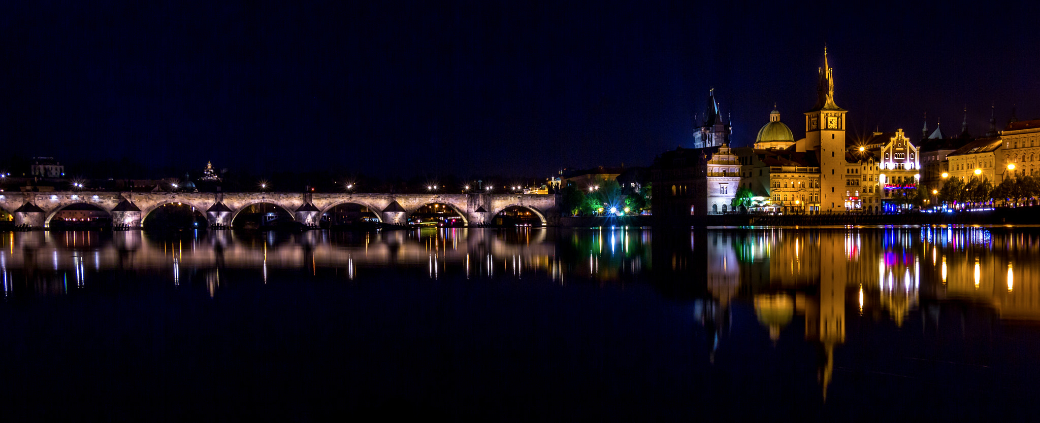 Canon EOS 650D (EOS Rebel T4i / EOS Kiss X6i) + Canon EF-S 18-135mm F3.5-5.6 IS STM sample photo. Charles bridge at night photography