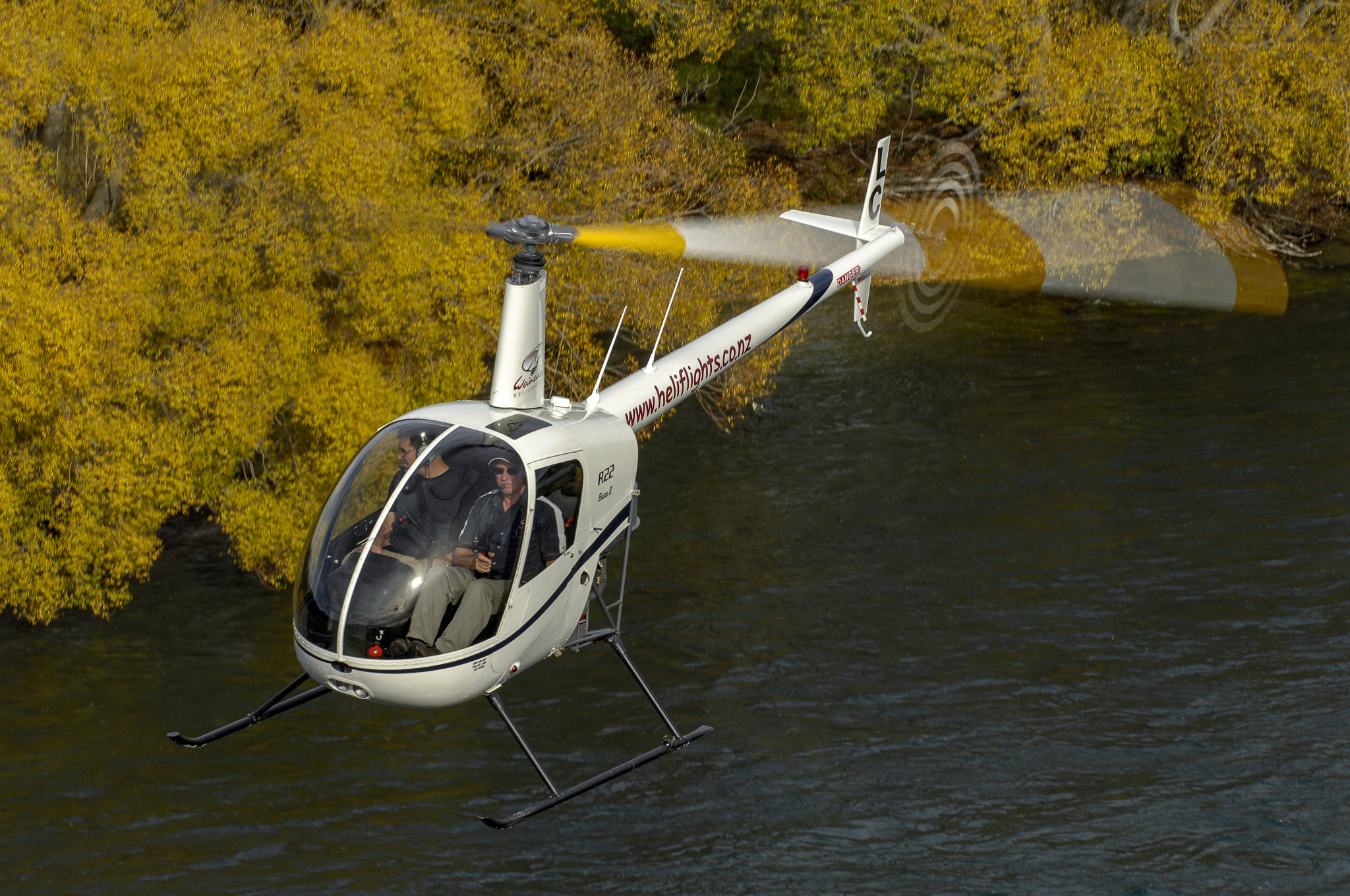 Nikon D2X sample photo. Helicopter over clutha river photography