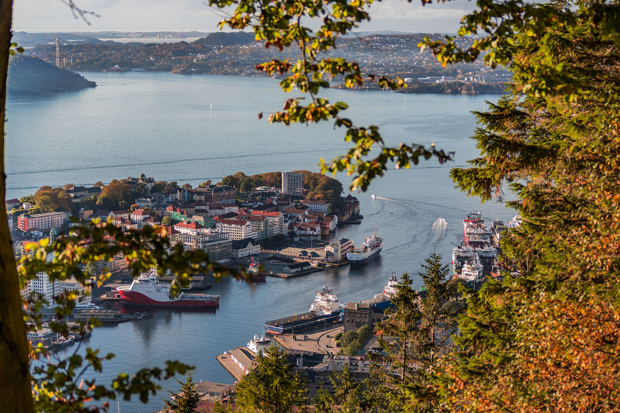 Samsung NX1000 + Samsung NX 50-200mm F4-5.6 ED OIS sample photo. Vågen seen from fløien in bergen photography