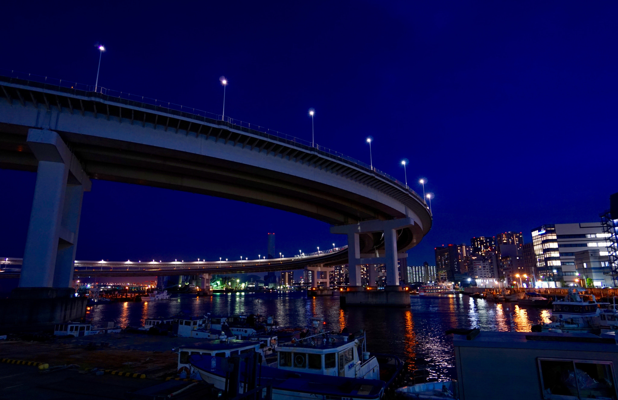 Sony a6000 + Sony E 10-18mm F4 OSS sample photo. City colors on waterfront photography