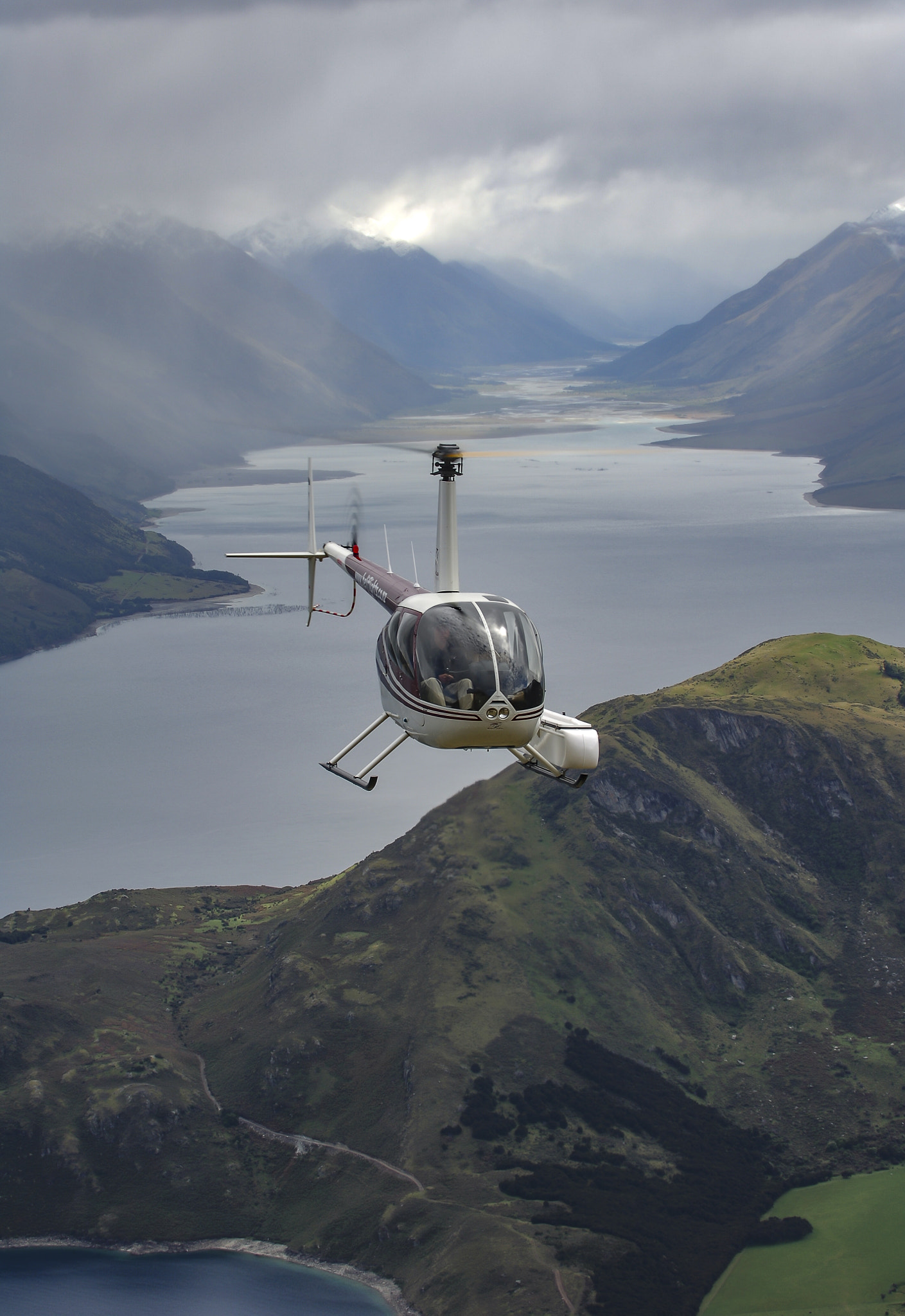 Nikon D2X sample photo. Lake wanaka and mountains photography