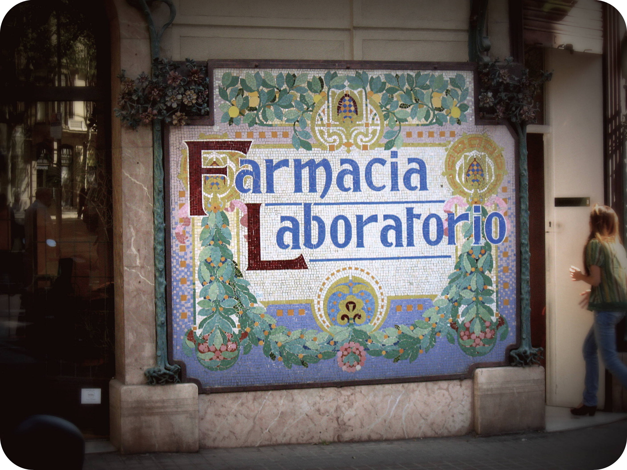 Canon DIGITAL IXUS 800 IS sample photo. Farmacia. barcelona photography