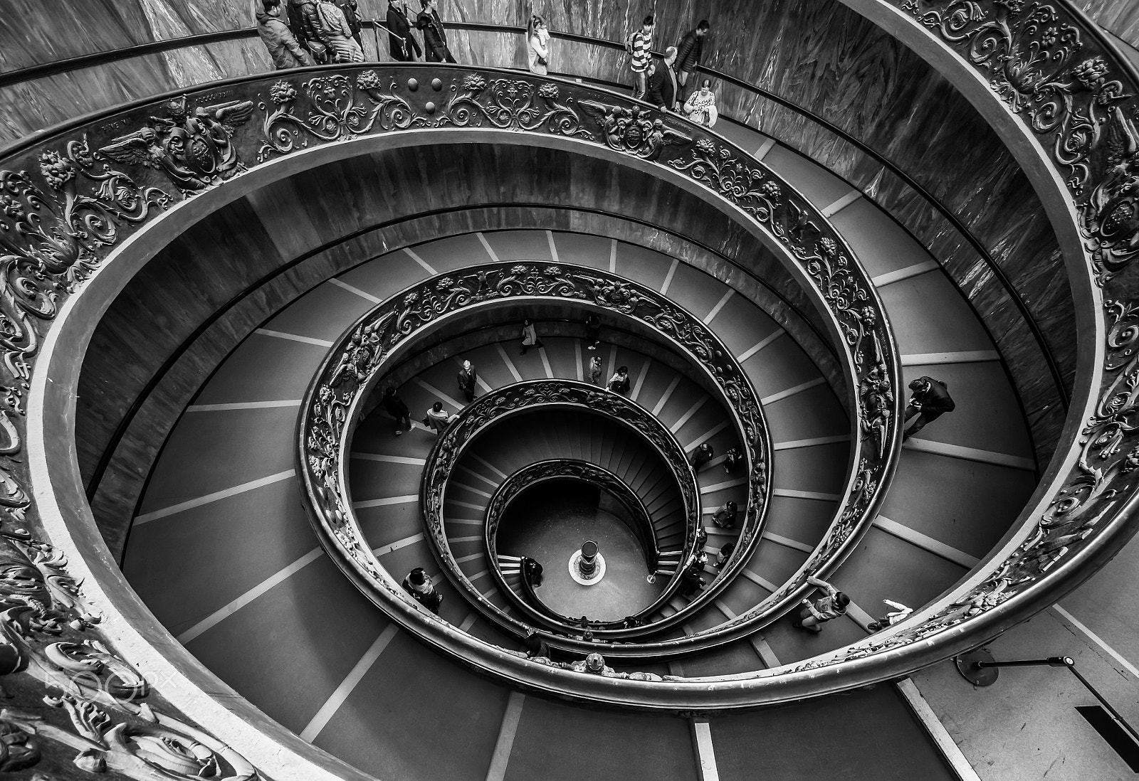 Panasonic Lumix DMC-GF6 + Panasonic Lumix G Vario 7-14mm F4 ASPH sample photo. Escalier du musée du vatican photography