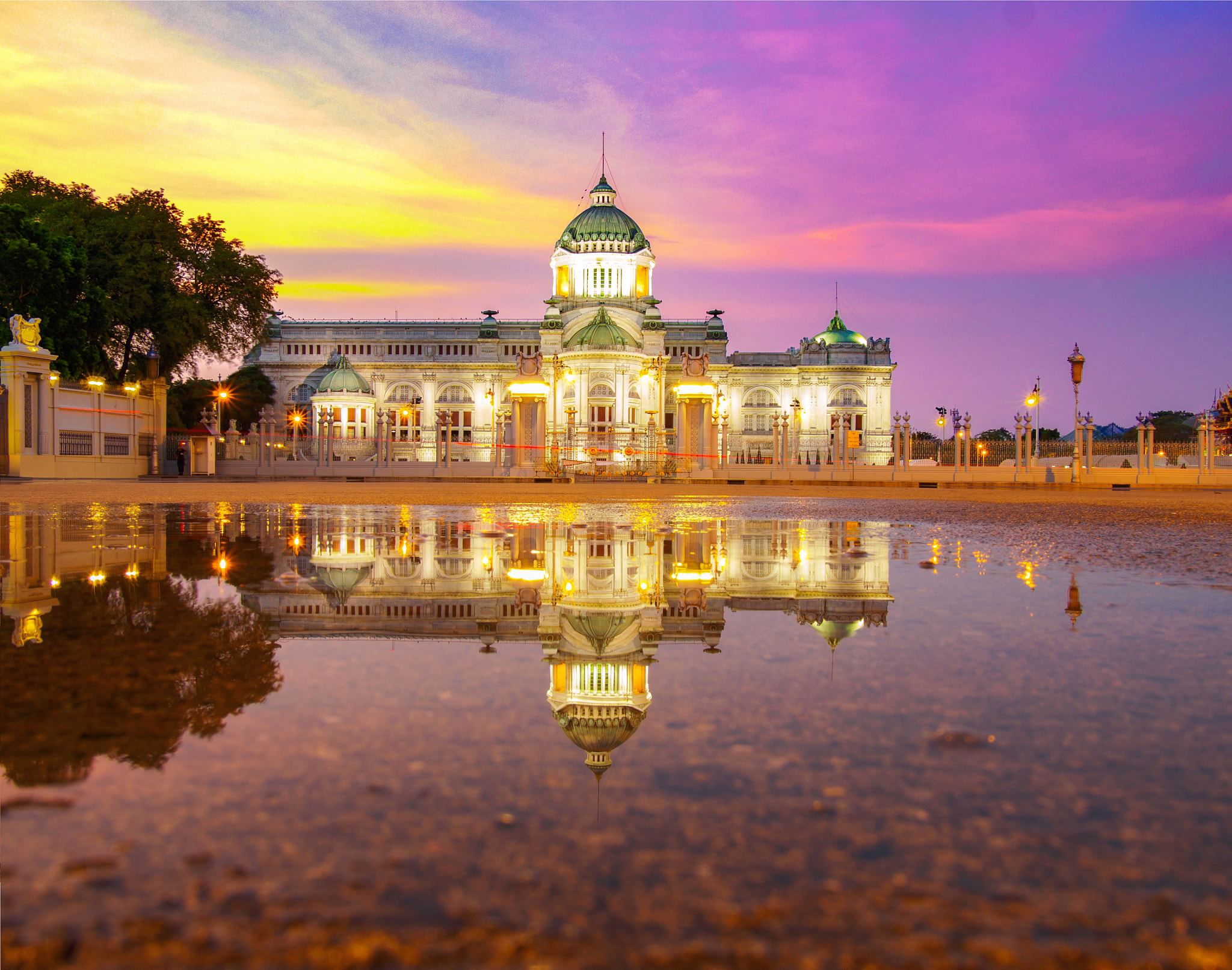 Olympus OM-D E-M5 + Panasonic Lumix G 14mm F2.5 ASPH sample photo. Ananda samakhom throne hall photography