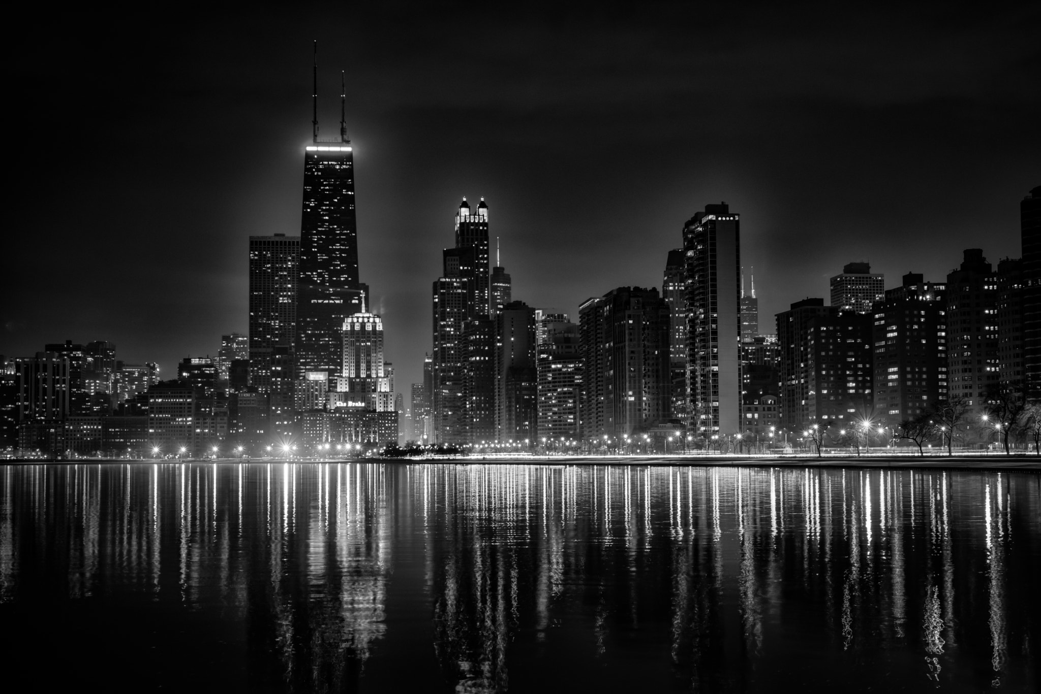 AF Zoom-Nikkor 28-85mm f/3.5-4.5 sample photo. Calm and hazy night photography