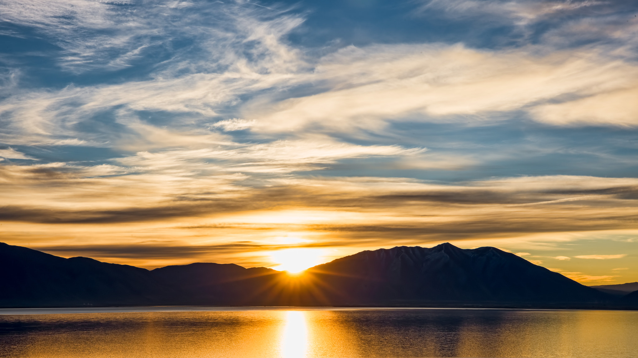 Canon EOS-1Ds Mark III sample photo. Golden morning photography