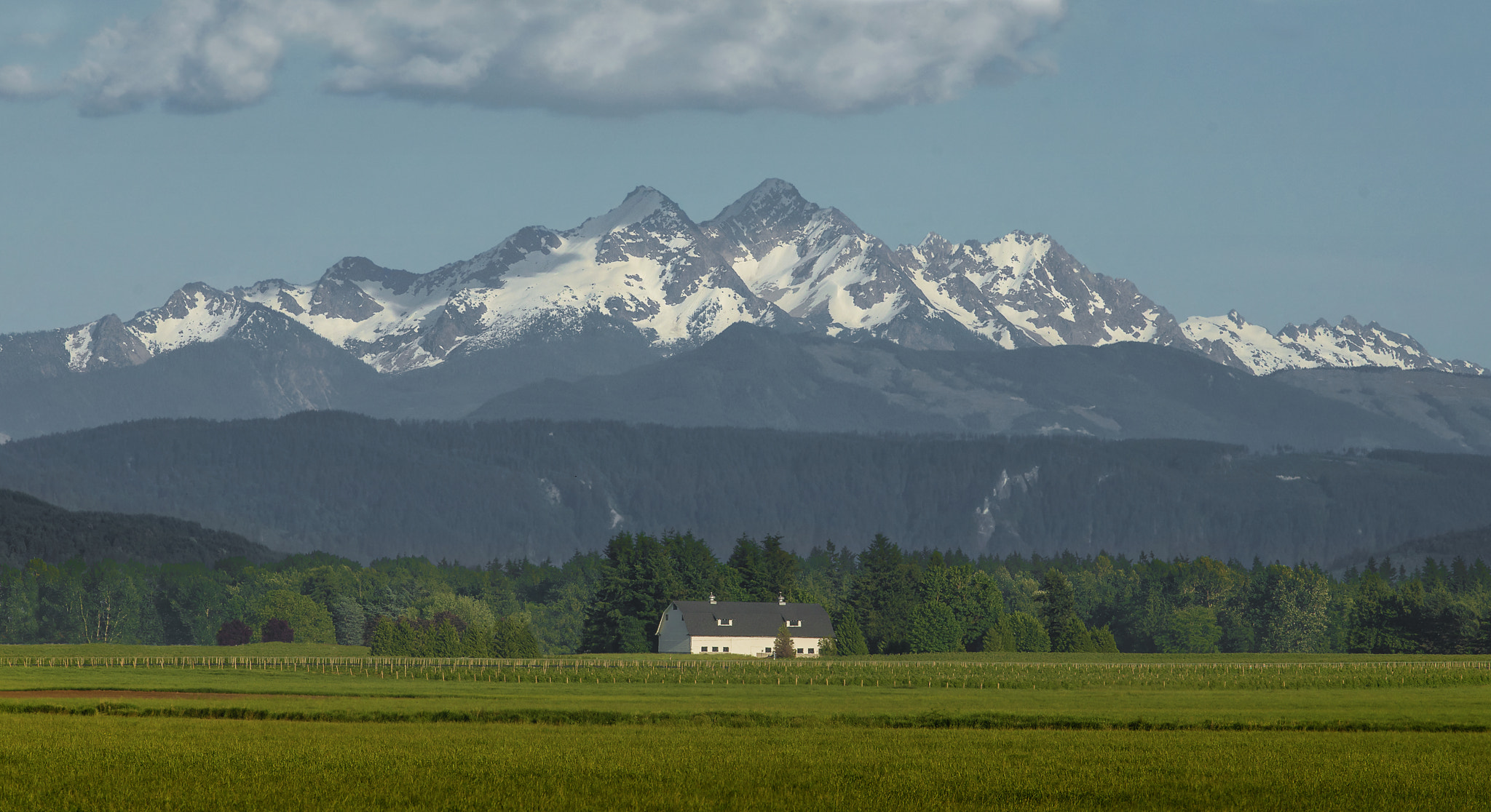 AF-S Zoom-Nikkor 80-200mm f/2.8D IF-ED sample photo. White barn photography