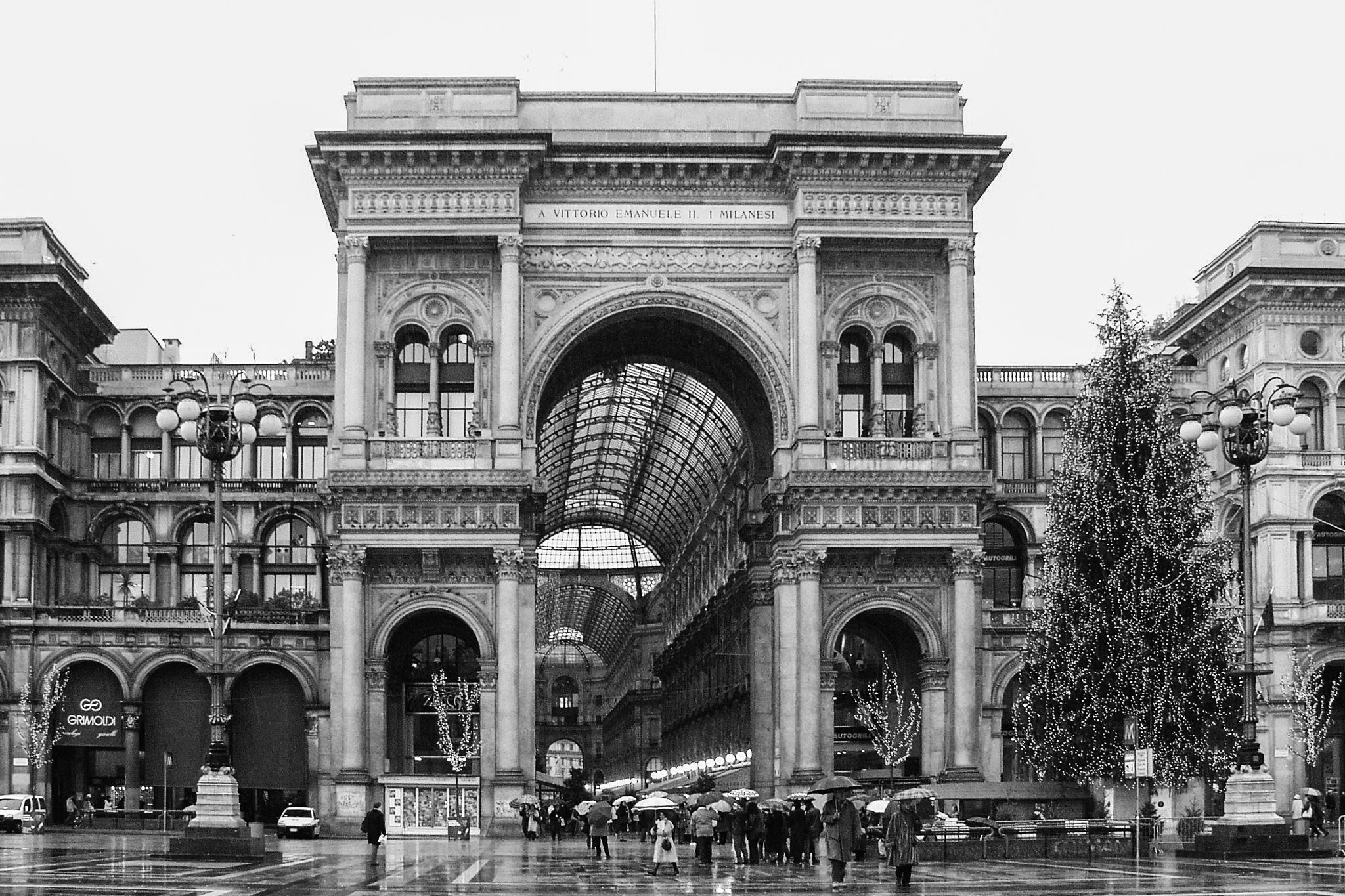 Olympus E-10 sample photo. Galeria vittorio emanuele milan photography