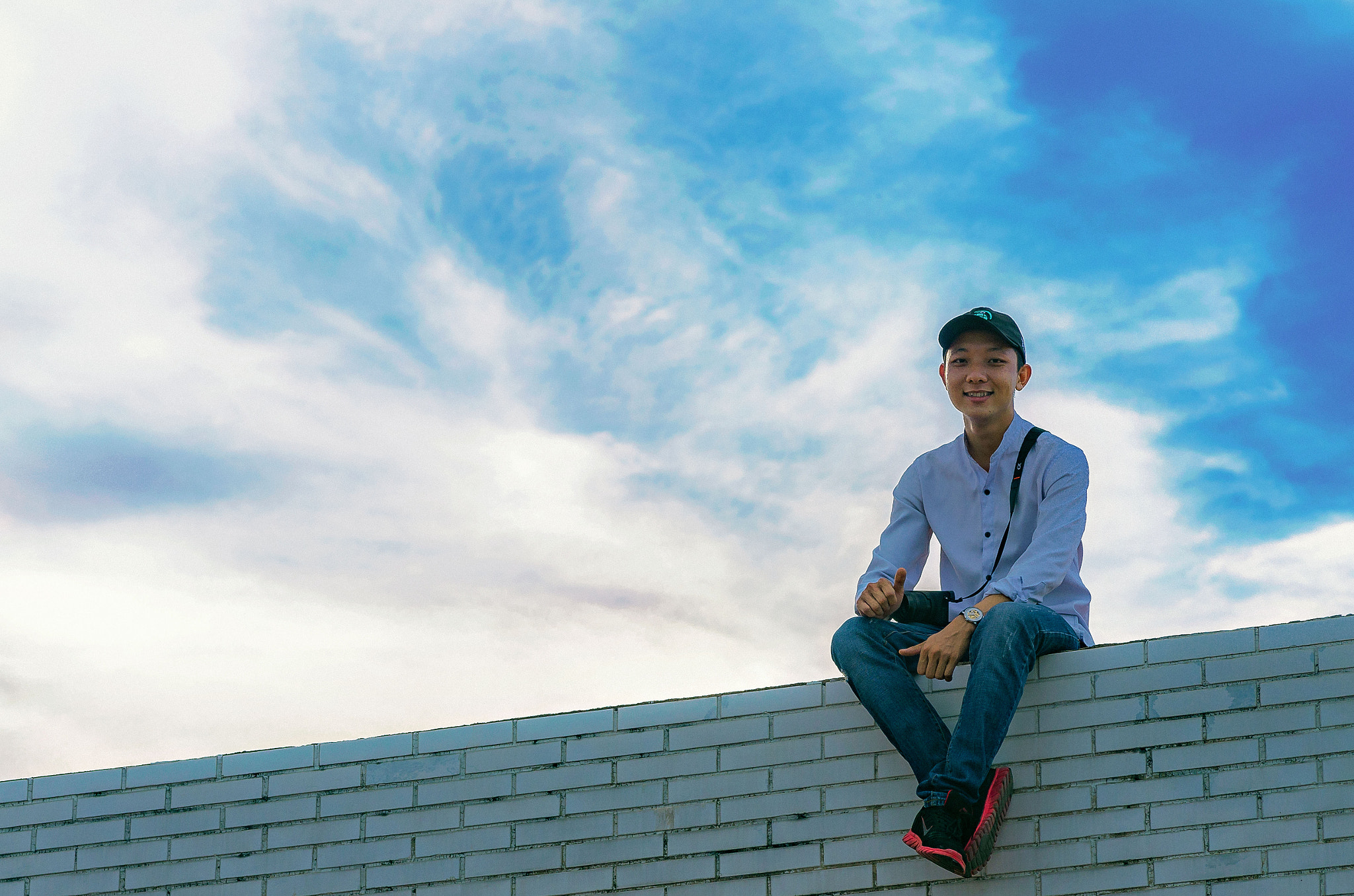Pentax smc D-FA 100mm F2.8 Macro WR sample photo. A man on the edge photography