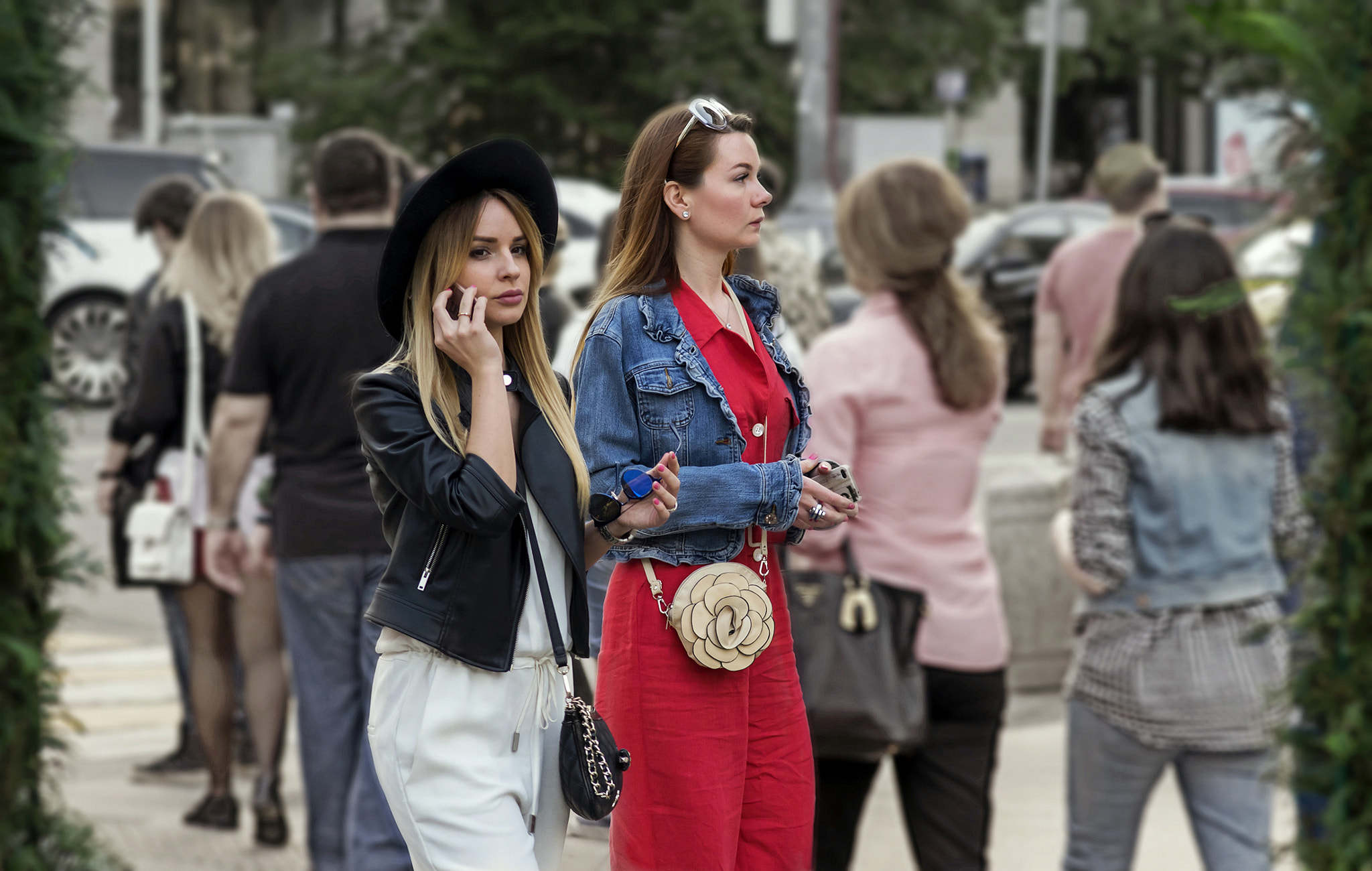 Pentax smc FA 77mm 1.8 Limited sample photo. On moscow streets photography