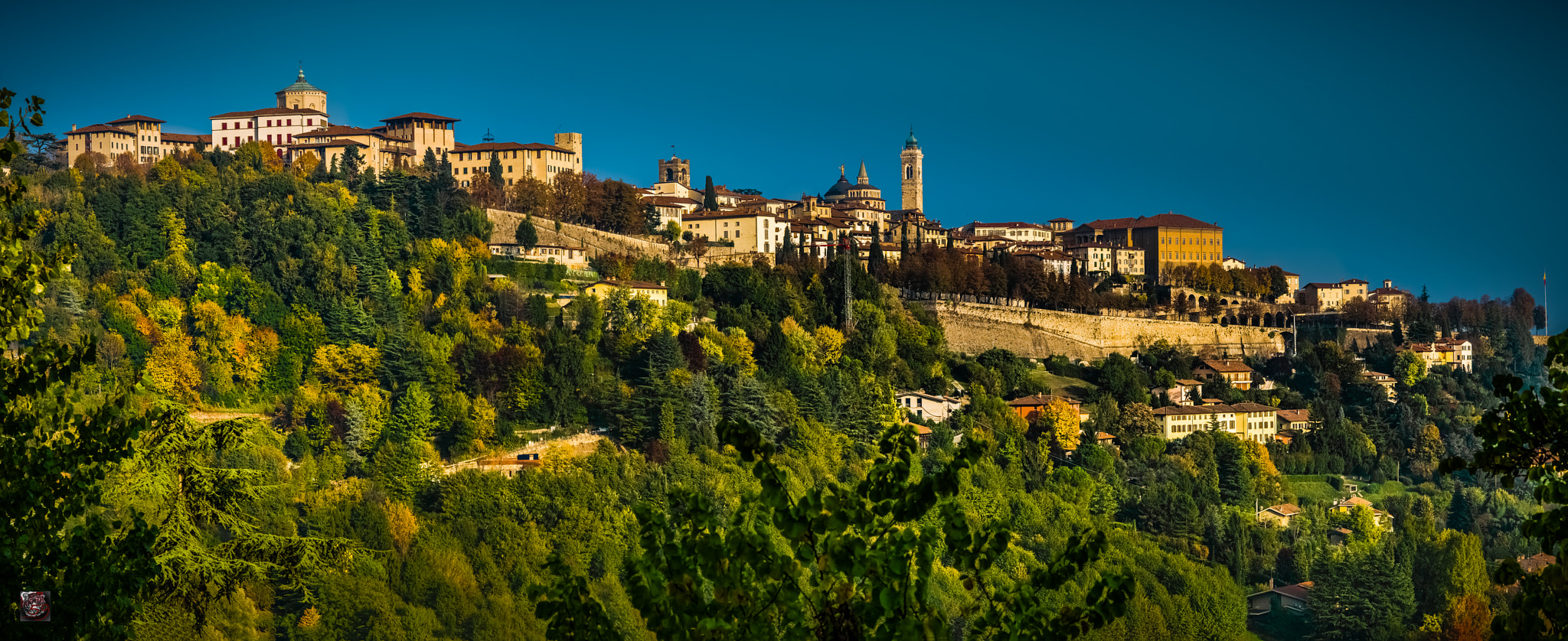 Leica M9 + Leica APO-Summicron-M 90mm F2 ASPH sample photo. North italy: bergamo - città alta (upper town) - always stay on the sunny side of life! photography