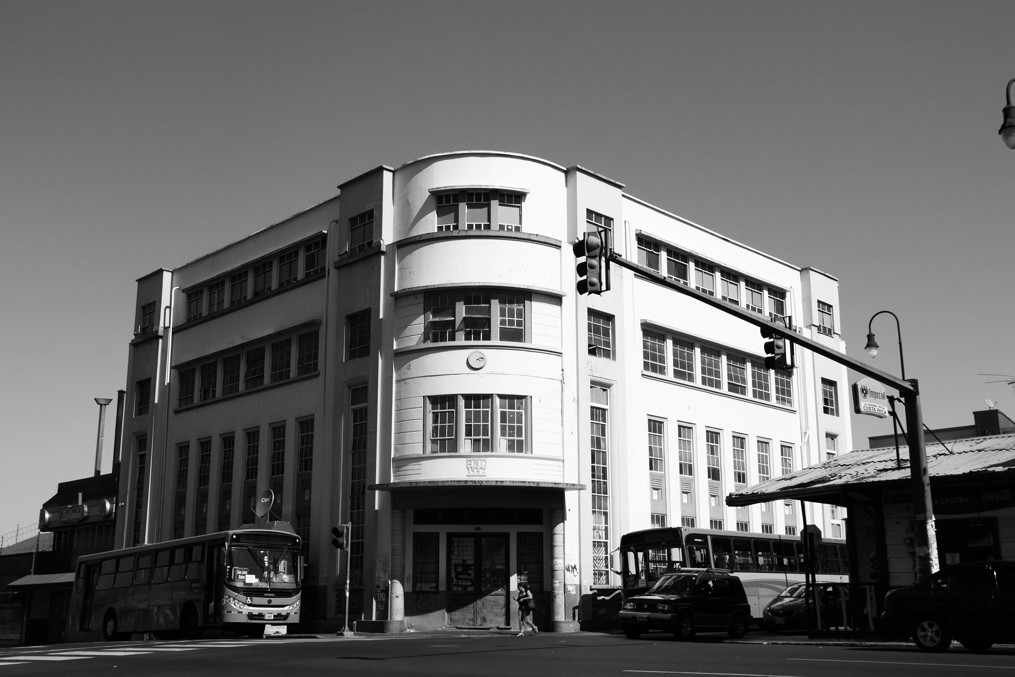 Tamron SP AF 17-50mm F2.8 XR Di II LD Aspherical (IF) sample photo. Edificio en av. segunda, san josé, costa rica. photography