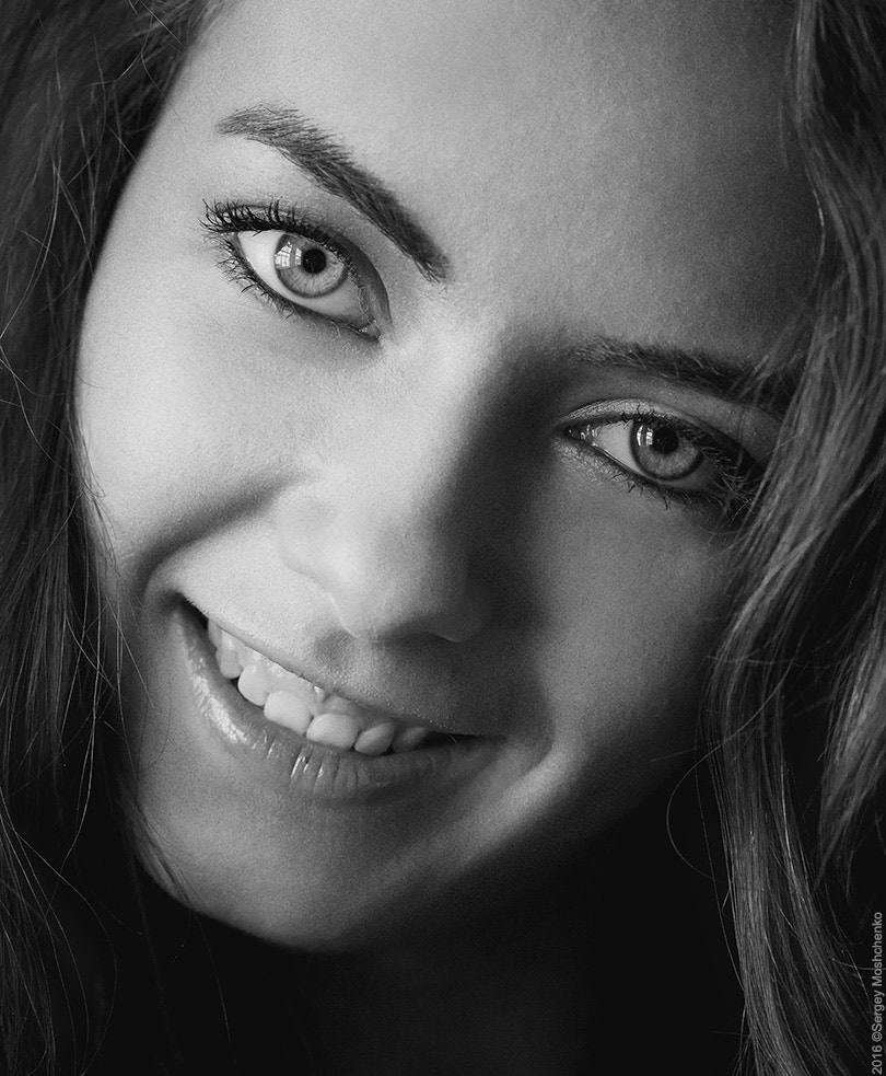 Sony Sonnar T* 135mm F1.8 ZA sample photo. Maria's eyes photography