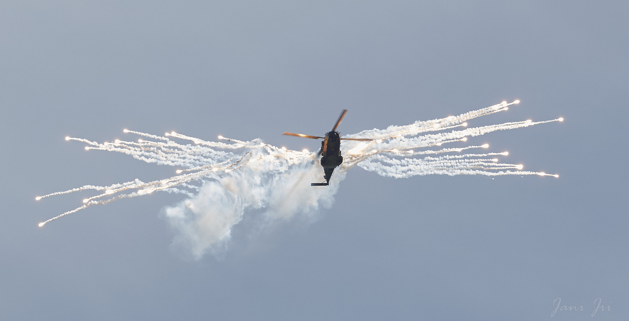 Canon EOS-1D Mark III sample photo. Nh90 shooting flares photography