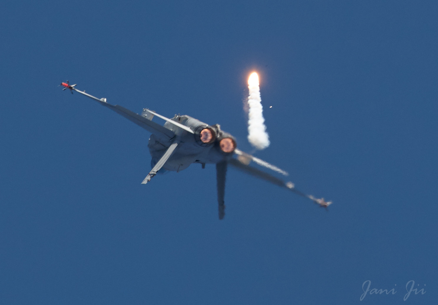 Canon EOS-1D Mark III sample photo. Inverted flare photography