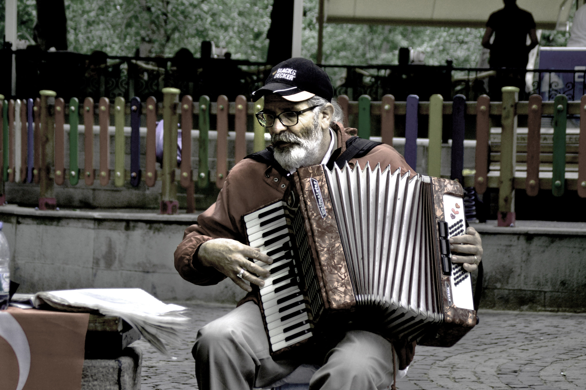 Nikon D3100 + AF Zoom-Nikkor 35-70mm f/2.8 sample photo. Street musician photography