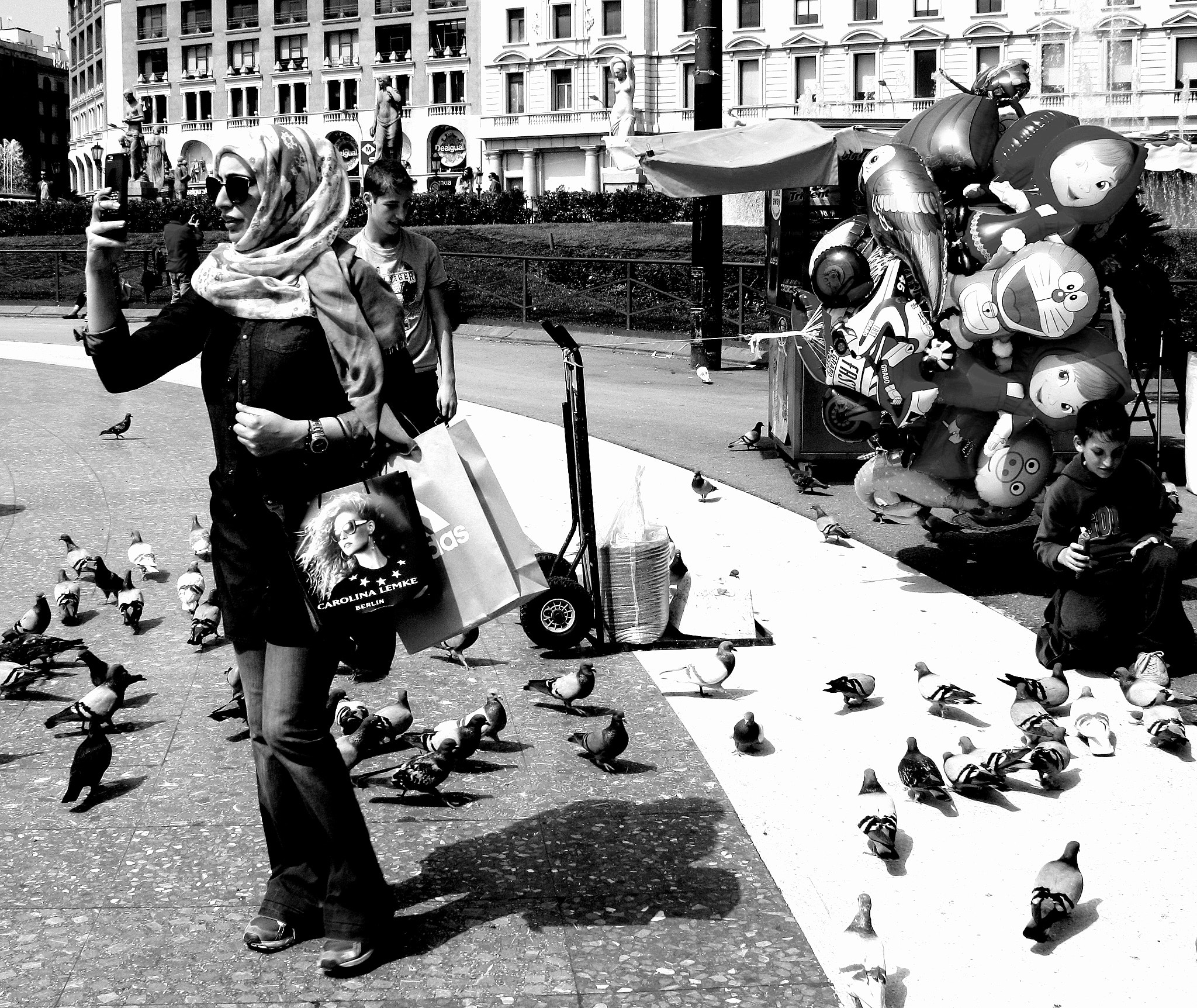 Canon EF-S 18-55mm F3.5-5.6 sample photo. The doves of catalunya square photography