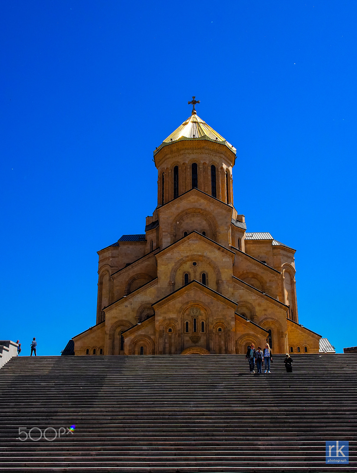 Olympus OM-D E-M10 II + Olympus M.Zuiko Digital 17mm F1.8 sample photo. Tbilisi sameba cathedral, tbilisi, georgia photography