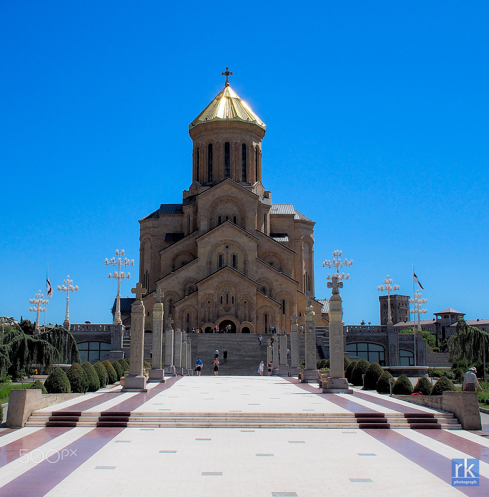 Olympus OM-D E-M10 II + Olympus M.Zuiko Digital 17mm F1.8 sample photo. Tbilisi sameba cathedral, tbilisi, georgia photography