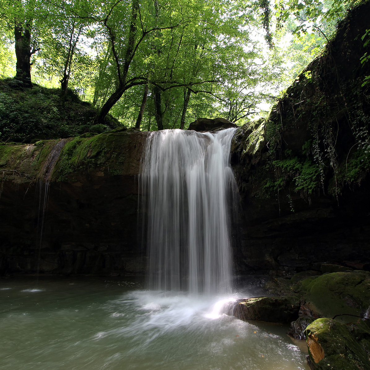 Canon EF-S 10-18mm F4.5–5.6 IS STM sample photo. A little waterfall photography