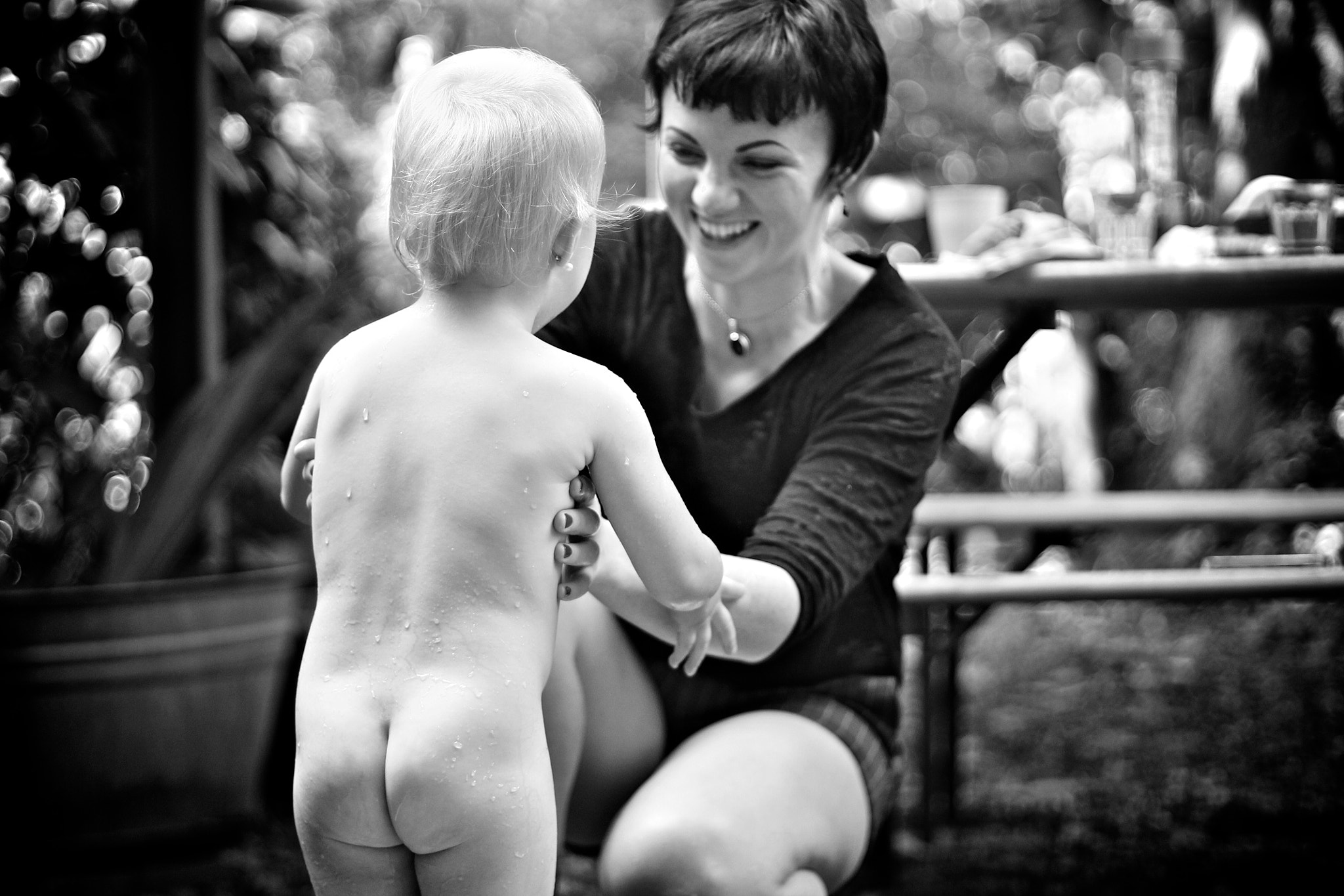 Canon EOS 1100D (EOS Rebel T3 / EOS Kiss X50) + Canon EF 50mm F1.4 USM sample photo. Mother & daughter - bath time photography