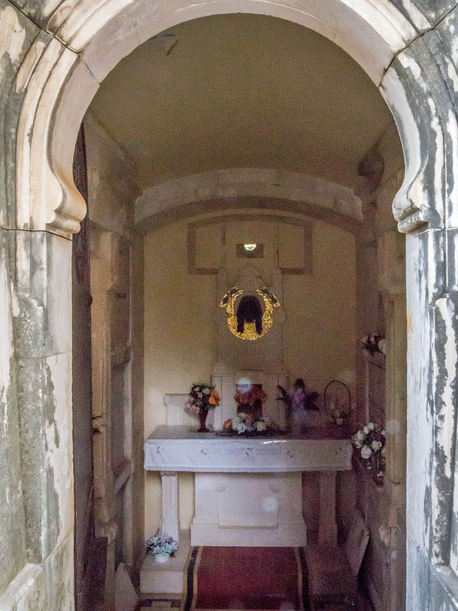 Panasonic Lumix DMC-GH3 sample photo. Brac crypt photography