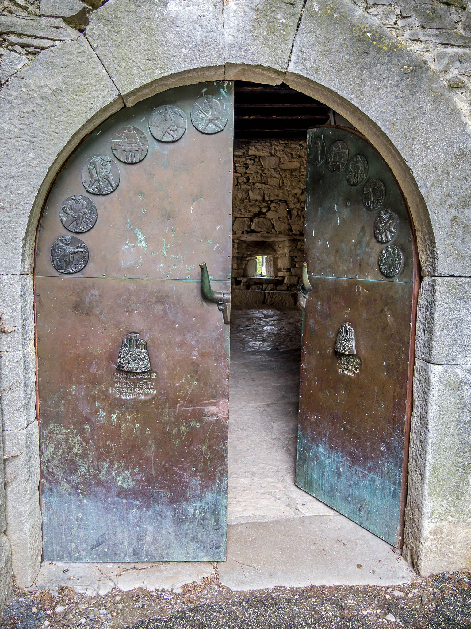 Panasonic Lumix DMC-GH3 sample photo. Door to hum photography