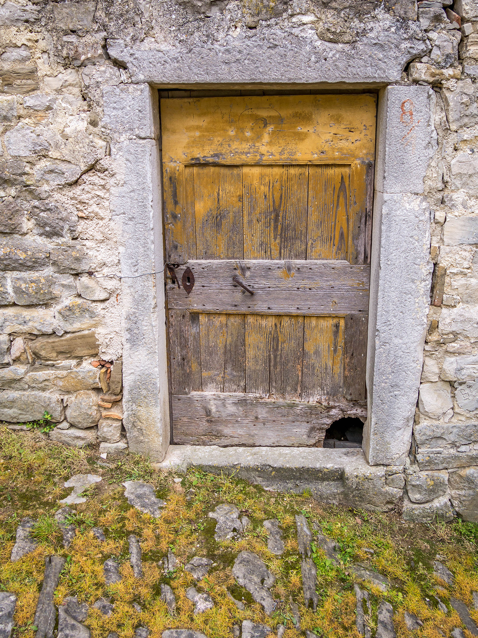 Panasonic Lumix DMC-GH3 sample photo. Hum doorway photography