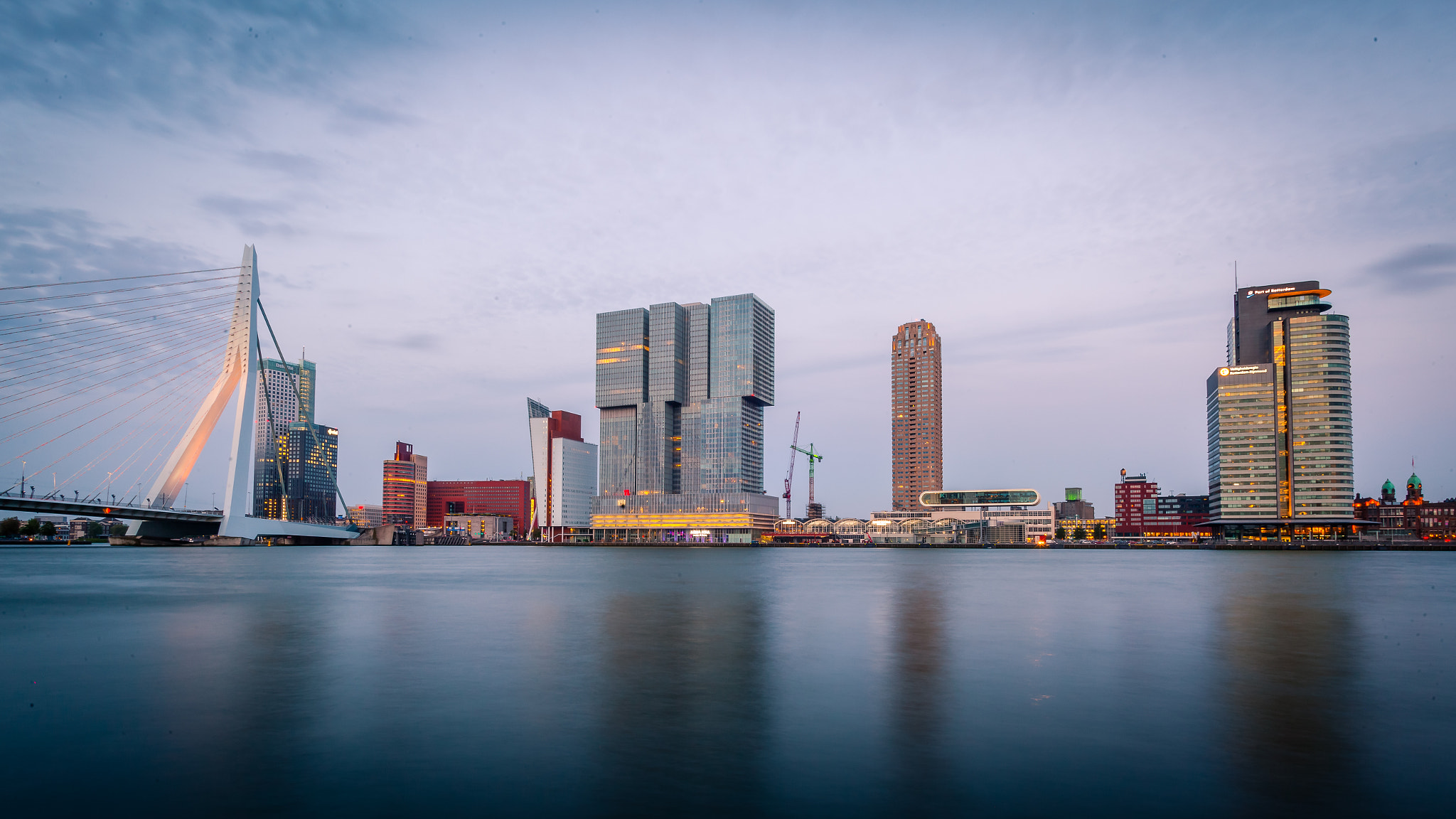 Sigma 17-35mm f/2.8-4 EX DG Aspherical HSM sample photo. Rotterdam skyline photography