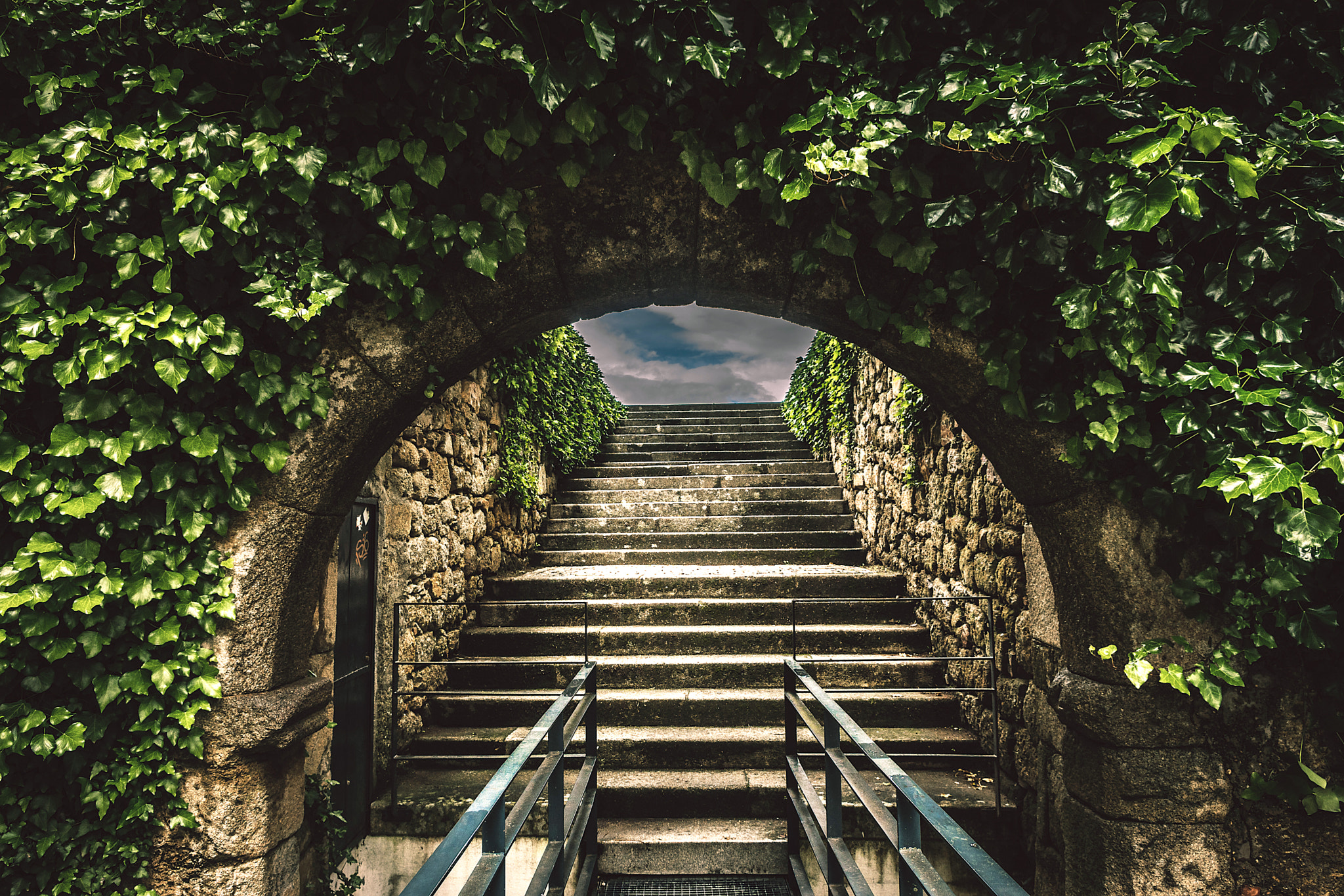 Sony DT 16-105mm F3.5-5.6 sample photo. The secret passage. photography