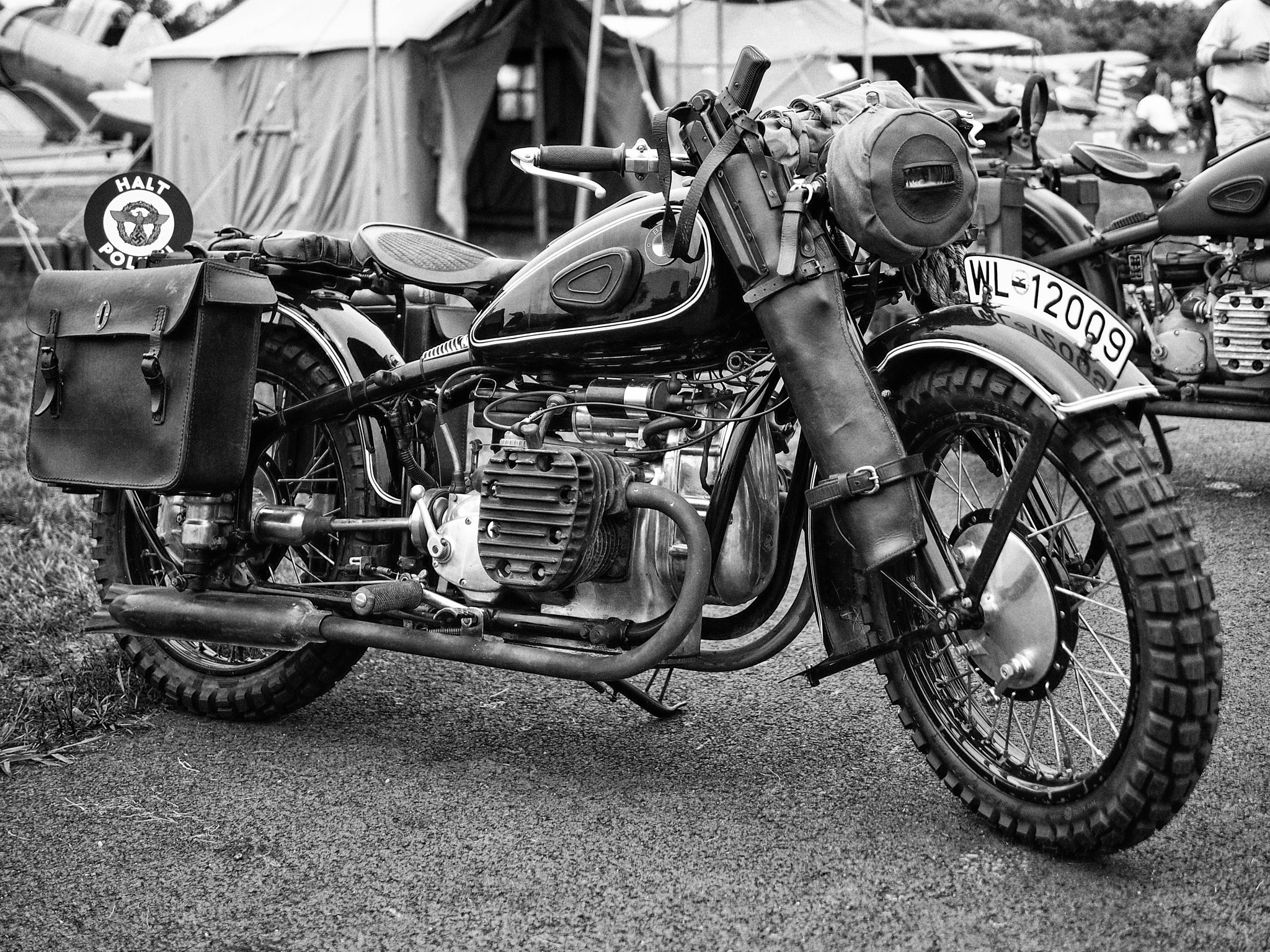 Olympus PEN E-PM1 sample photo. Vintage bmw photography