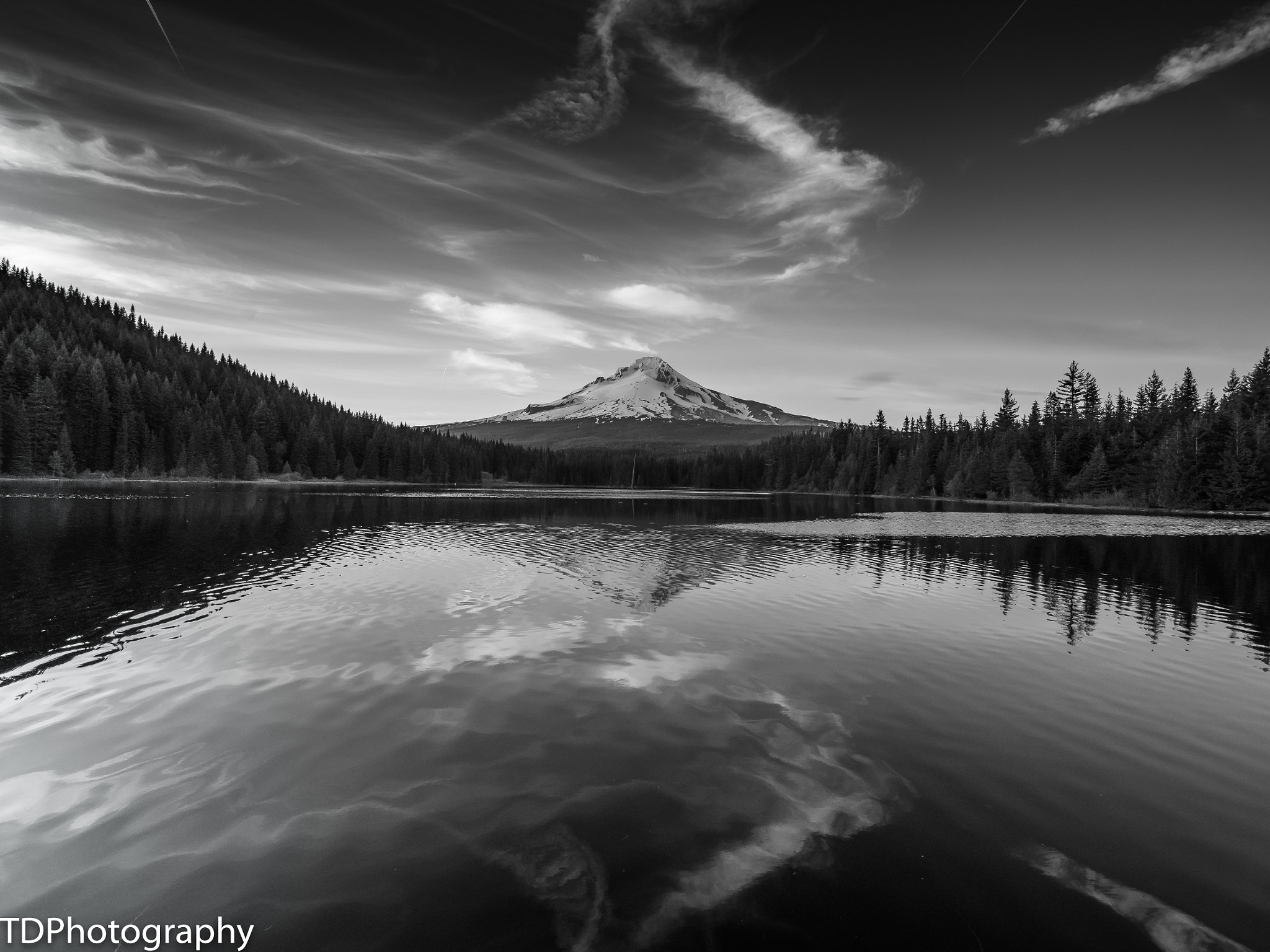 Olympus OM-D E-M1 + Panasonic Lumix G Vario 7-14mm F4 ASPH sample photo. Mt hood and trillium lake photography