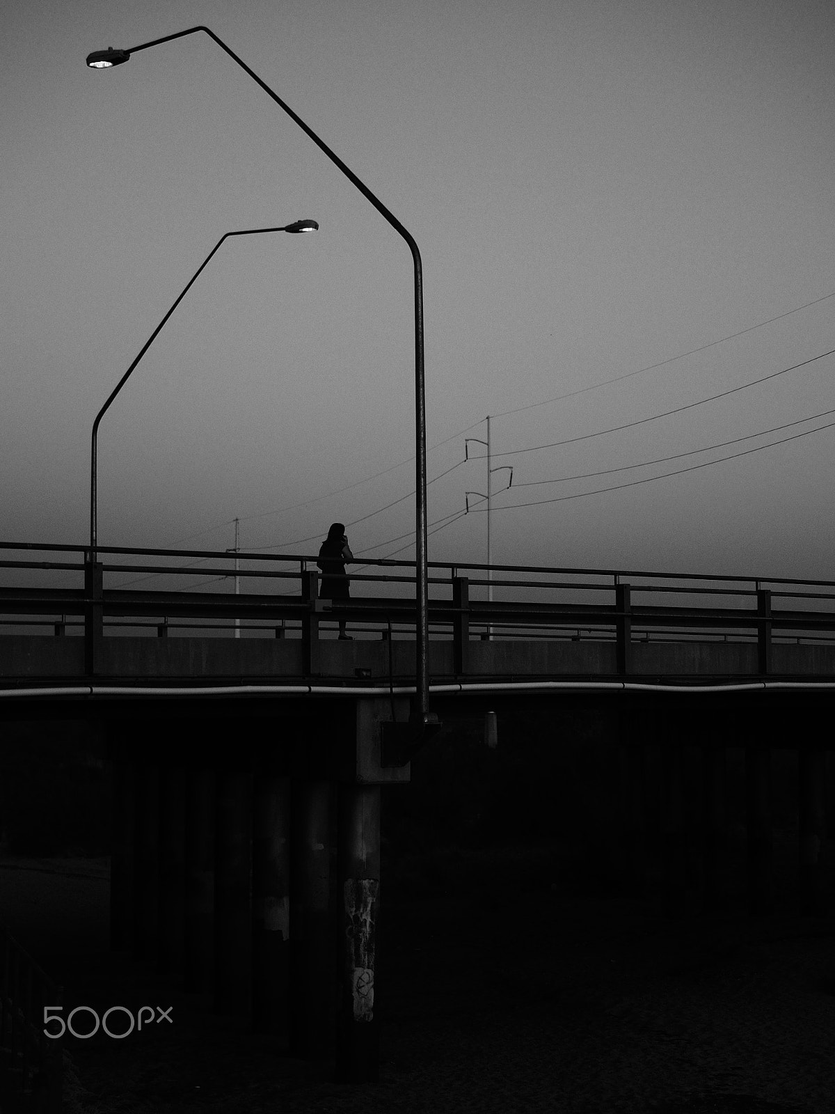 Olympus OM-D E-M5 + Olympus M.Zuiko Digital ED 40-150mm F2.8 Pro sample photo. Woman on the bridge photography