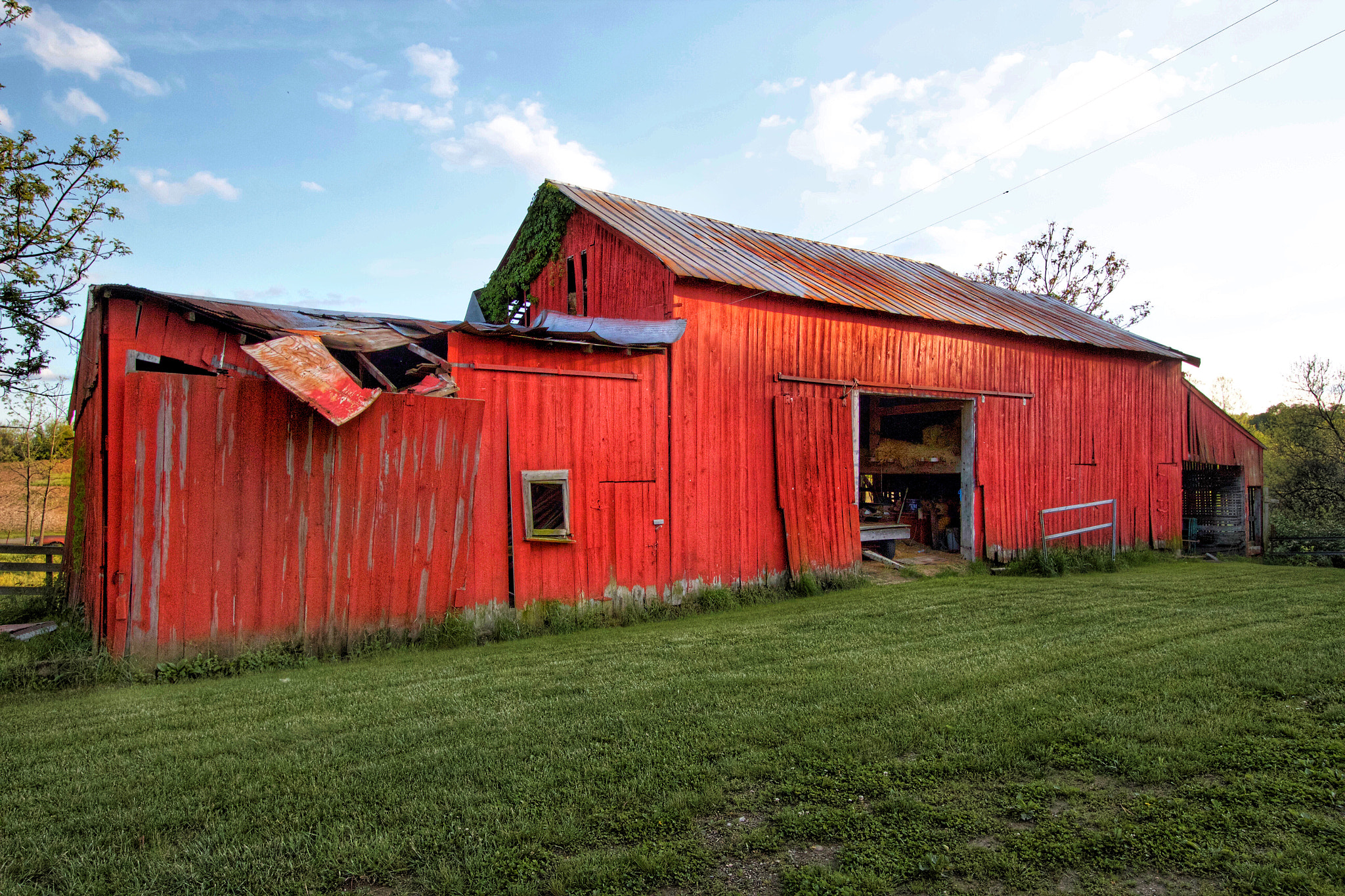 Canon EF-S 10-22mm F3.5-4.5 USM sample photo. Old red barn photography