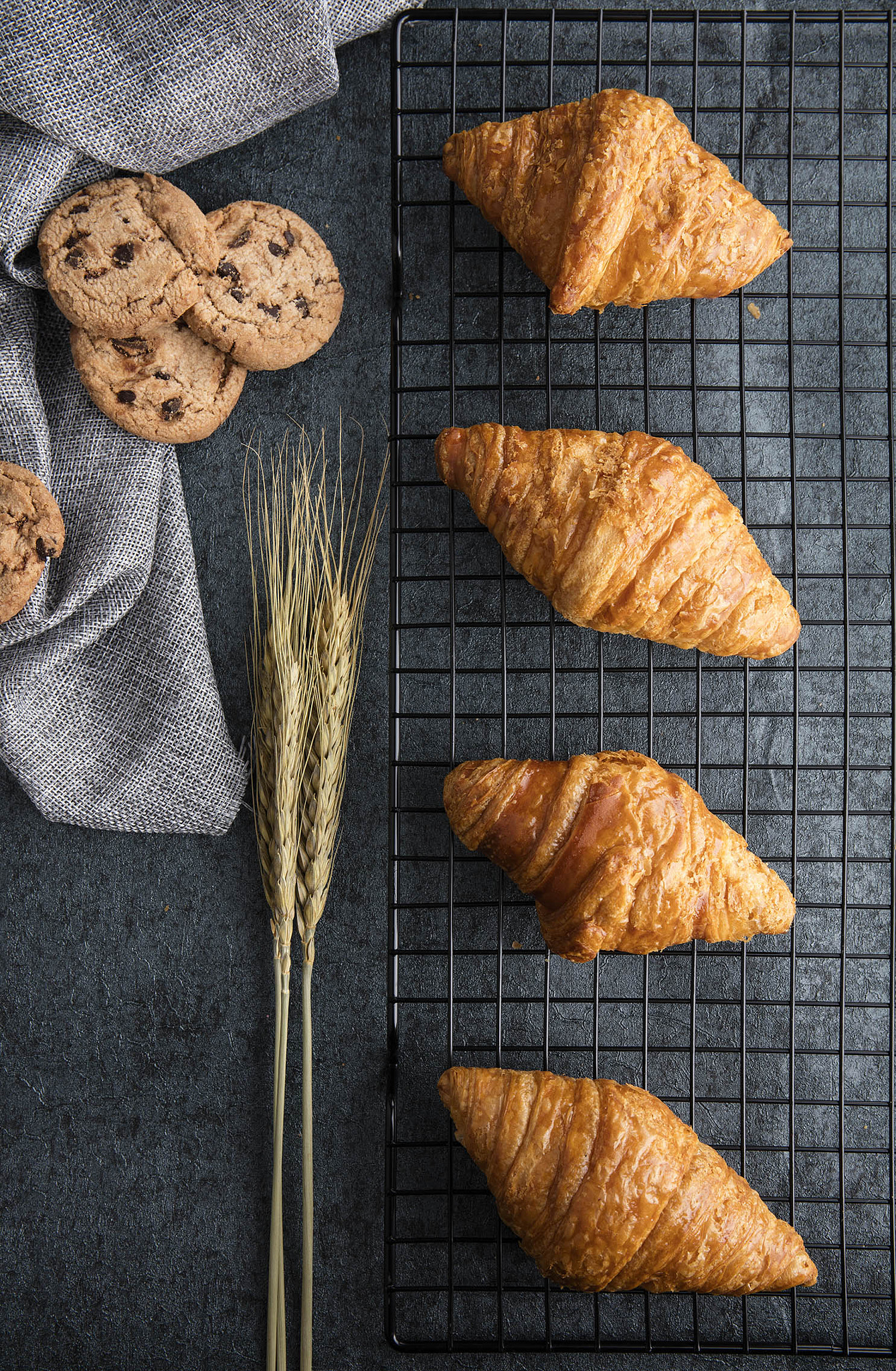 Canon EF 24-70mm F4L IS USM sample photo. Bakery photography