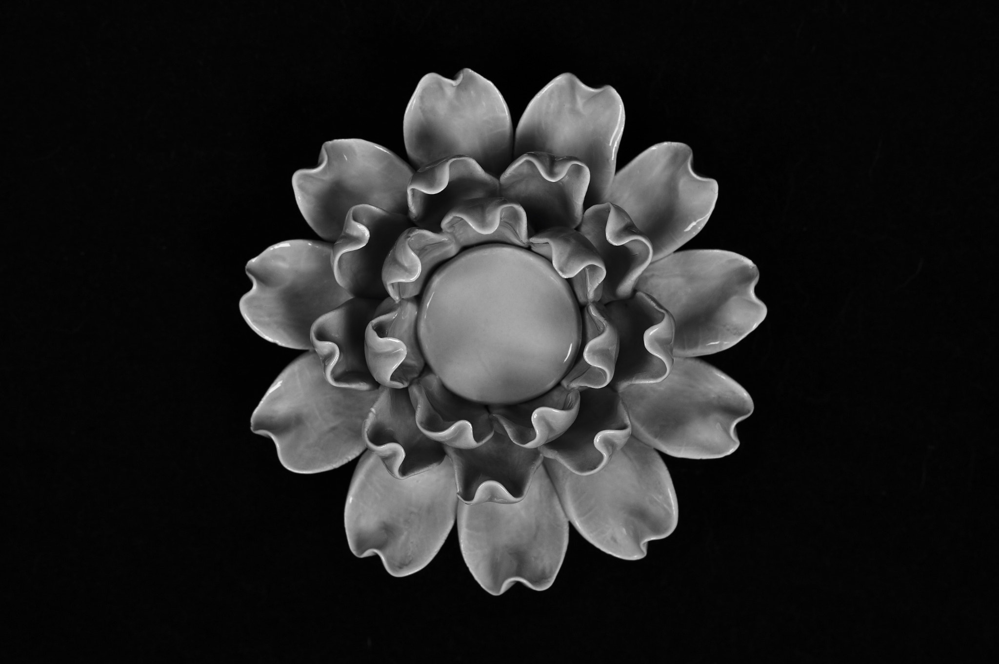 Tamron SP AF 60mm F2 Di II LD IF Macro sample photo. Glass flower photography