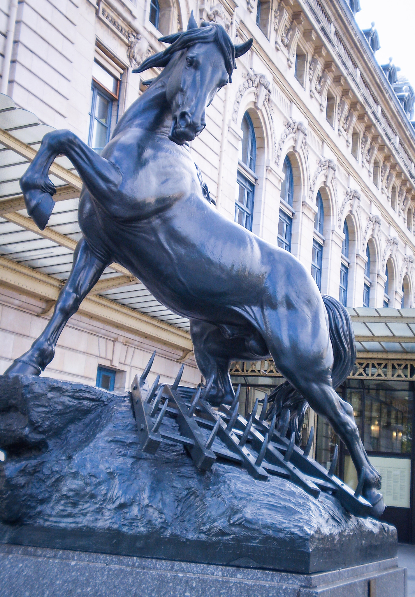 Olympus FE20,X15,C25 sample photo. Parisian sculpture i photography