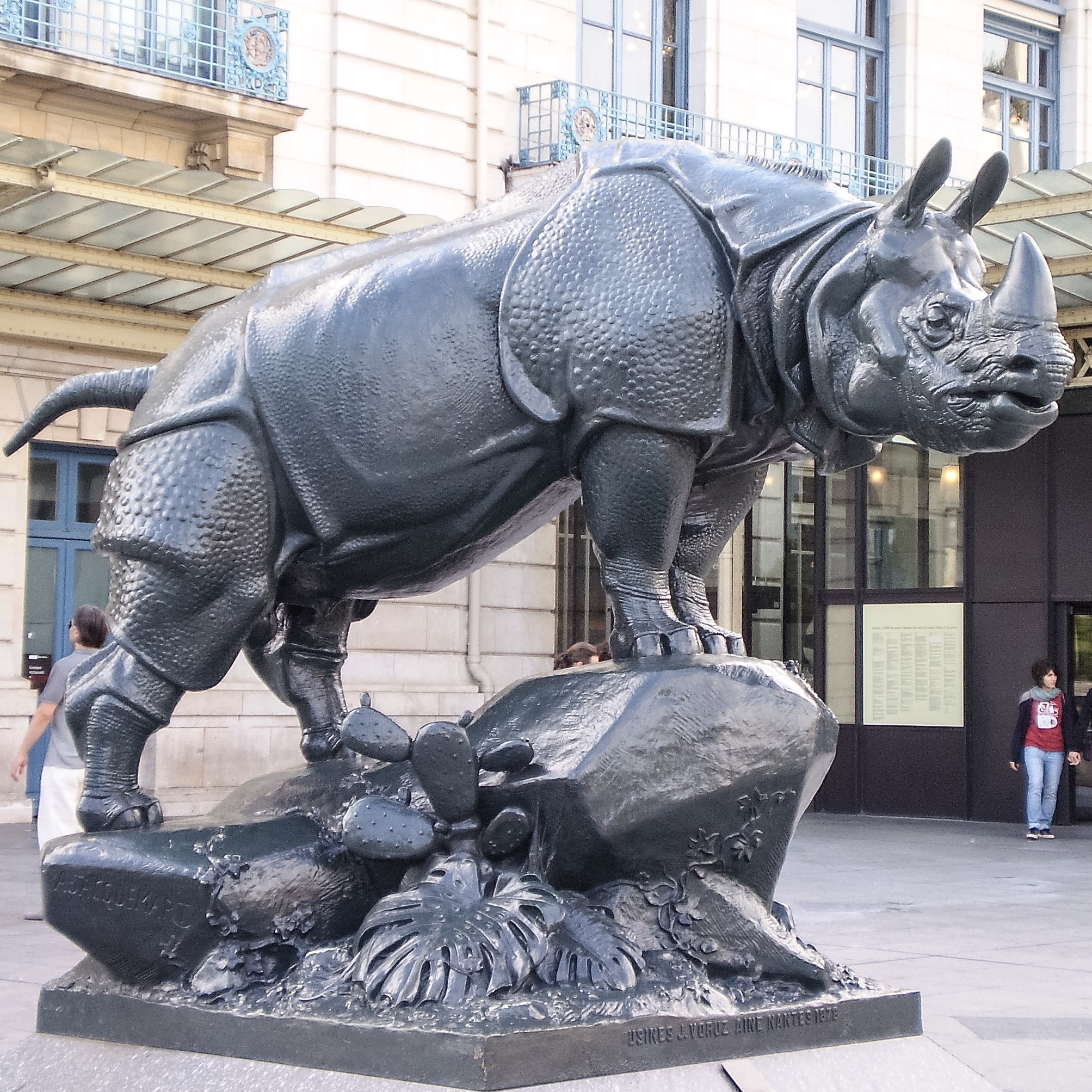 Olympus FE20,X15,C25 sample photo. Parisian rhino photography