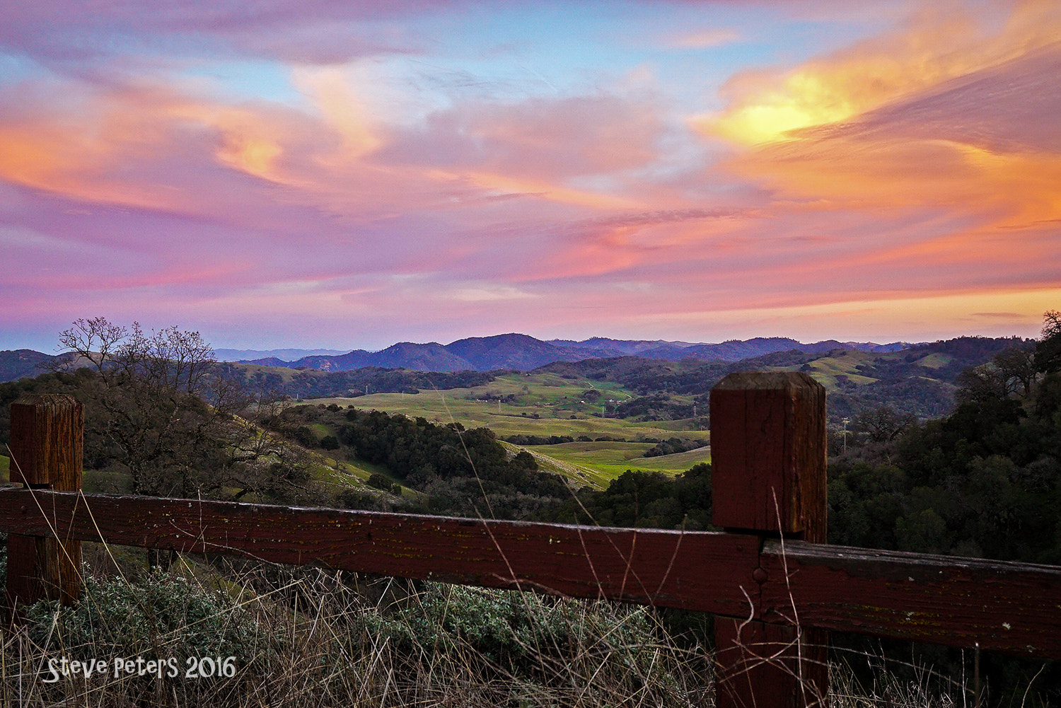 Sony a7S + Sony Vario-Tessar T* E 16-70mm F4 ZA OSS sample photo. Fremont peak sunset photography