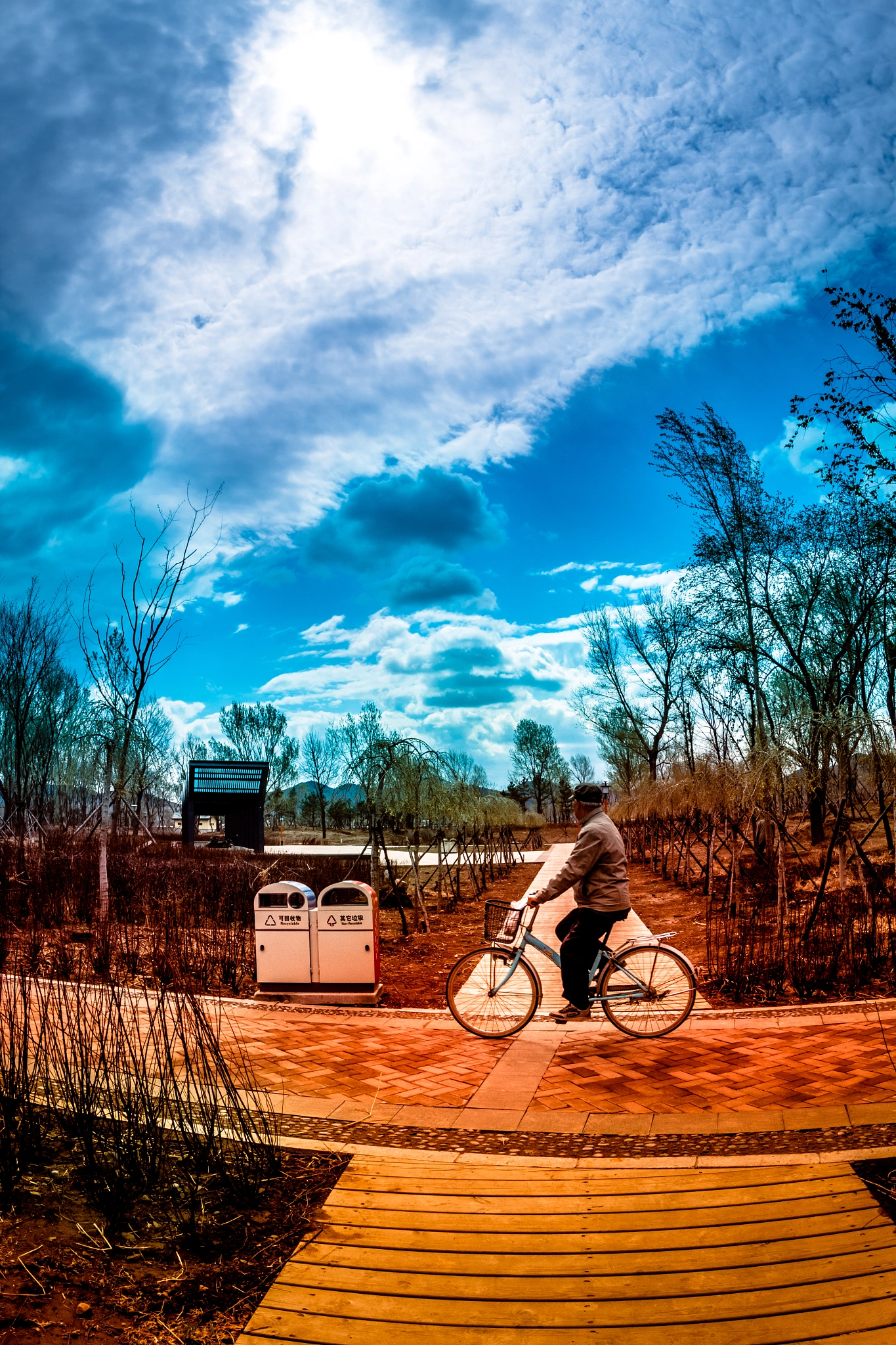 Canon EF 8-15mm F4L Fisheye USM sample photo. 东湖 photography
