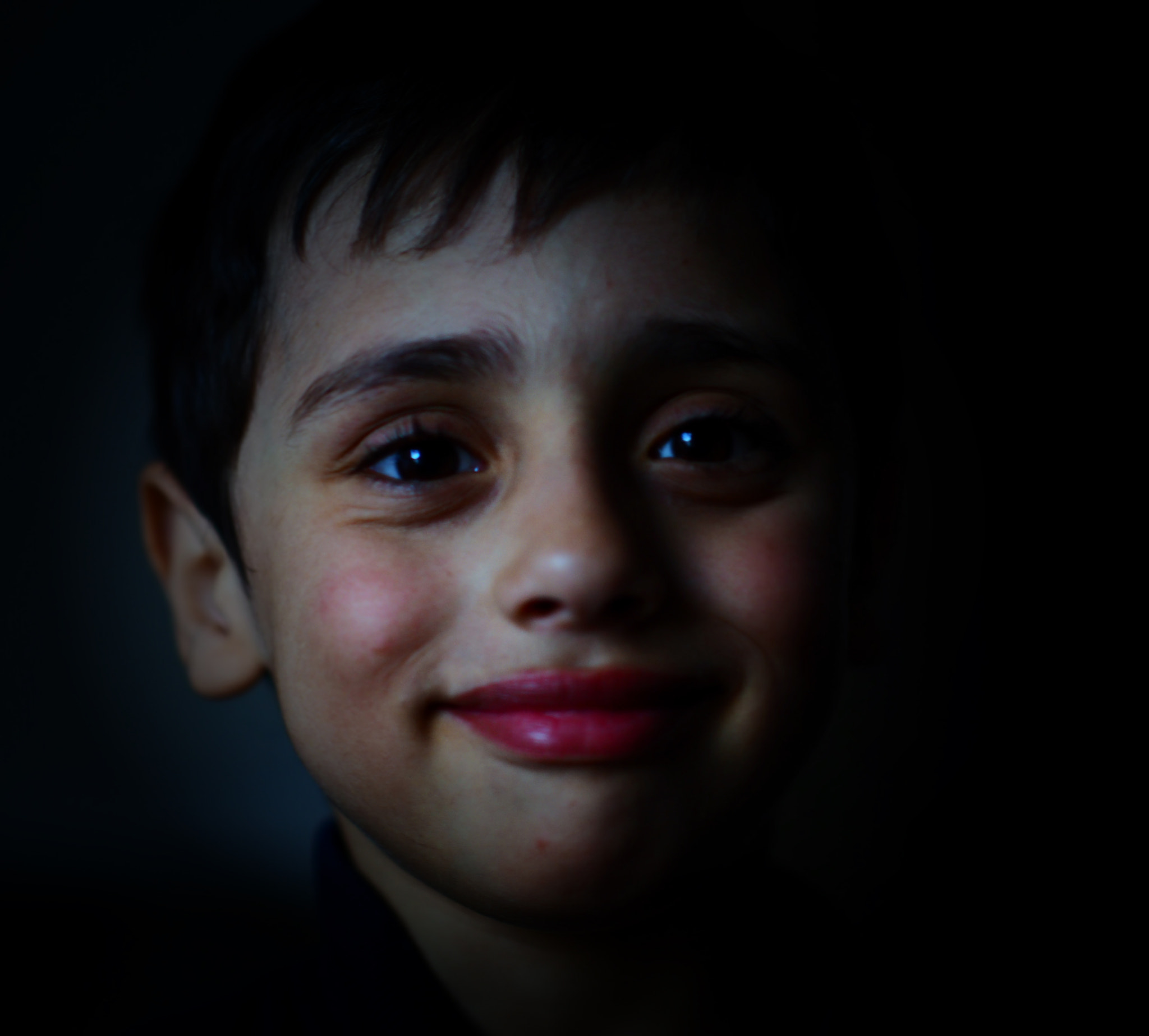 Panasonic Leica DG Nocticron 42.5mm F1.2 ASPH OIS sample photo. The world smiles photography