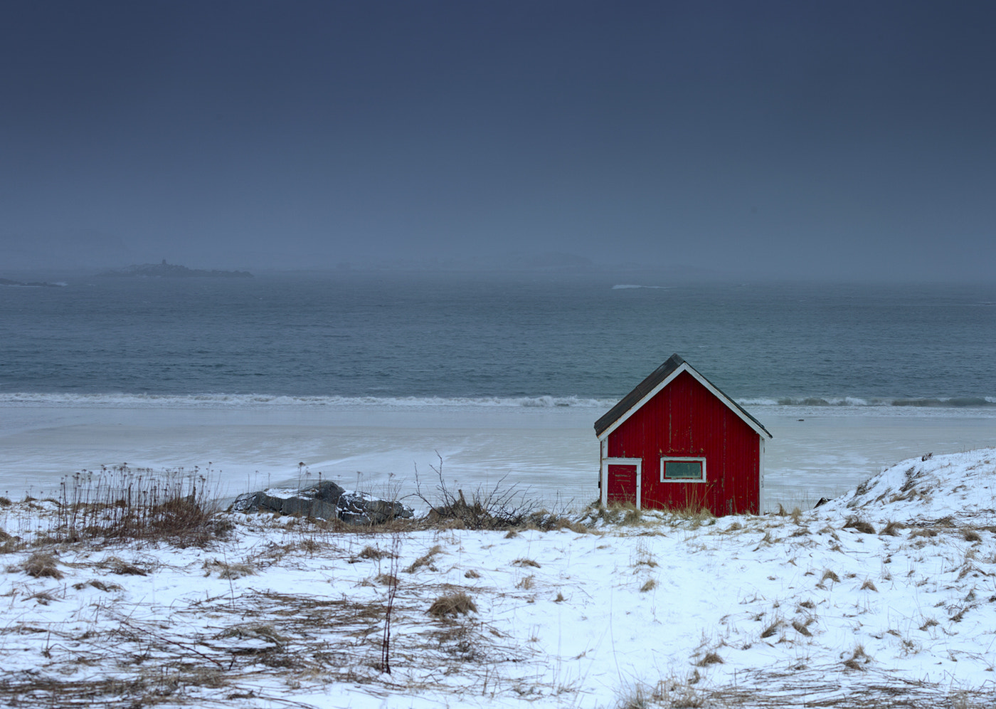 Canon EF 70-300mm F4-5.6L IS USM sample photo. Red house photography