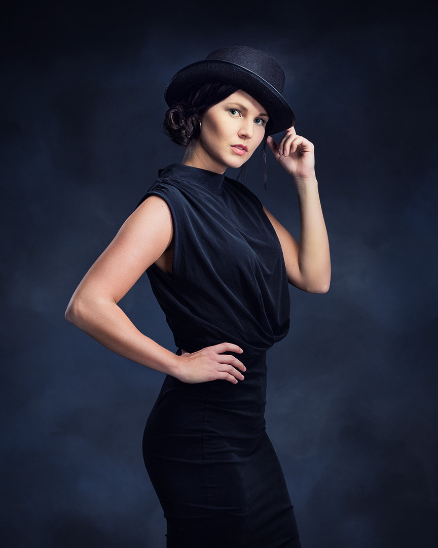 Canon EOS 5DS + Canon EF 50mm F1.8 STM sample photo. Lady in black photography