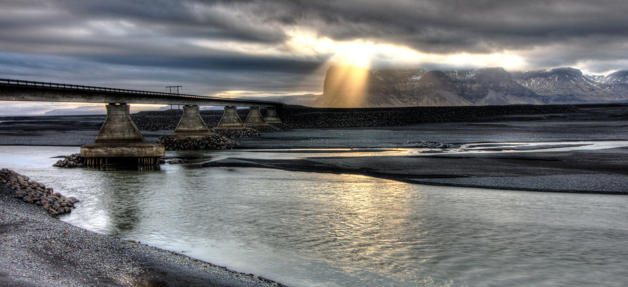 Canon EF-S 10-18mm F4.5–5.6 IS STM sample photo. Lómagnúpur sun shower photography