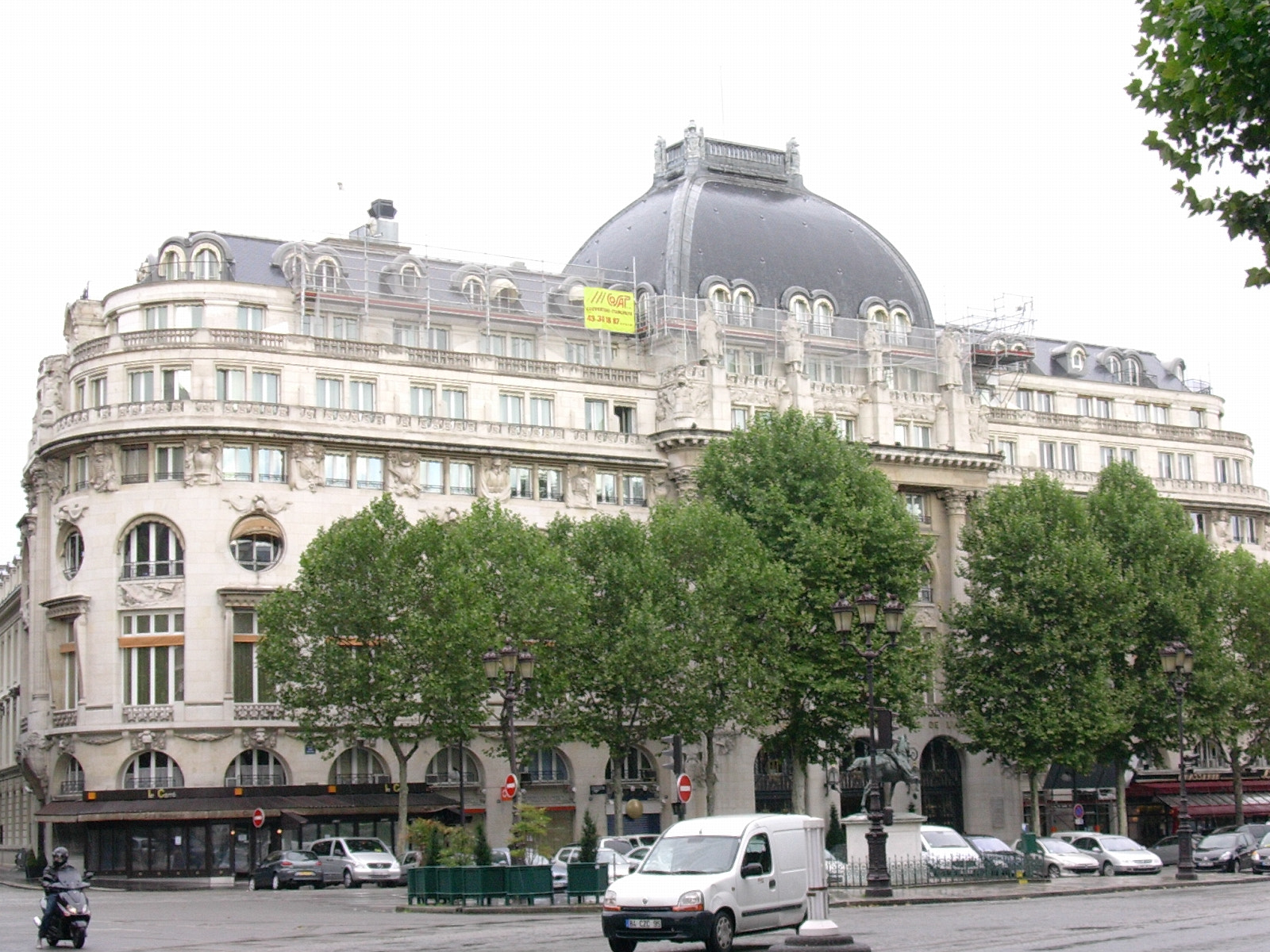 Nikon SQ sample photo. Gare de saint lazare photography