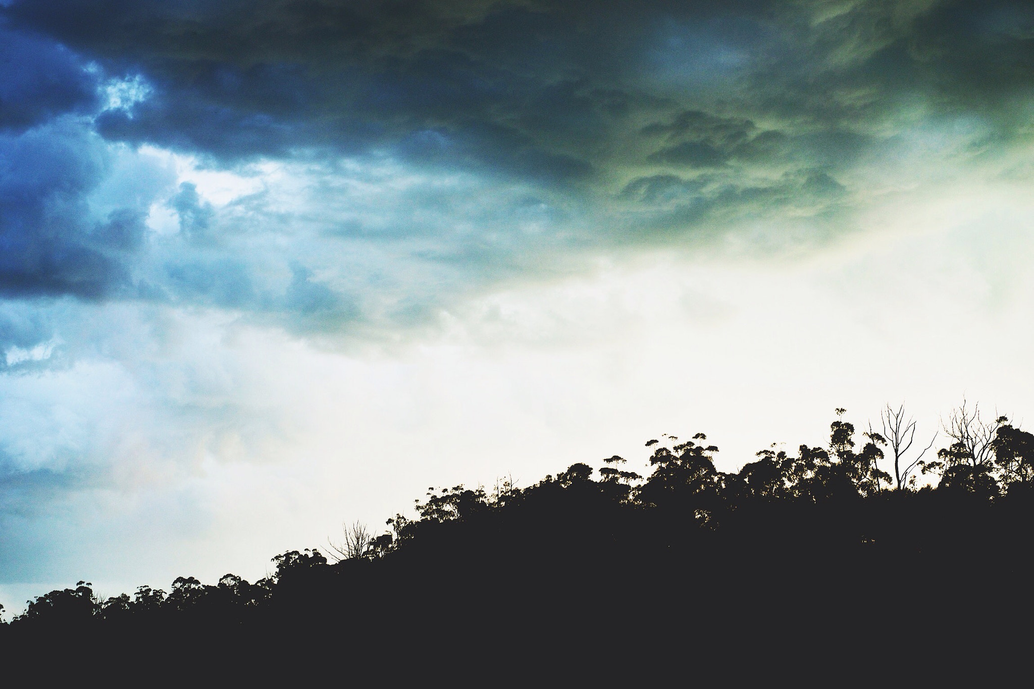Sony a7R + Sony Sonnar T* FE 55mm F1.8 ZA sample photo. Storm photography