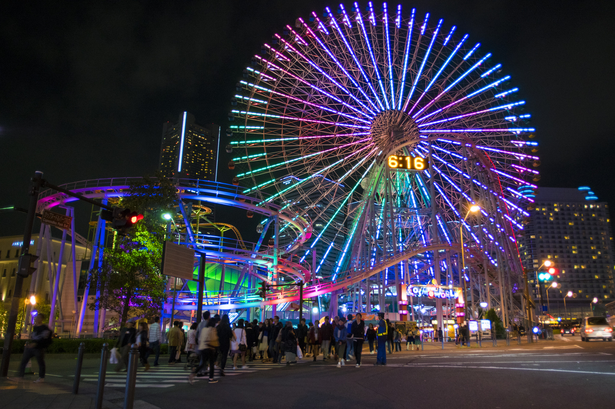Pentax smc DA 15mm F4 ED AL Limited sample photo. So many men, so many minds color photography