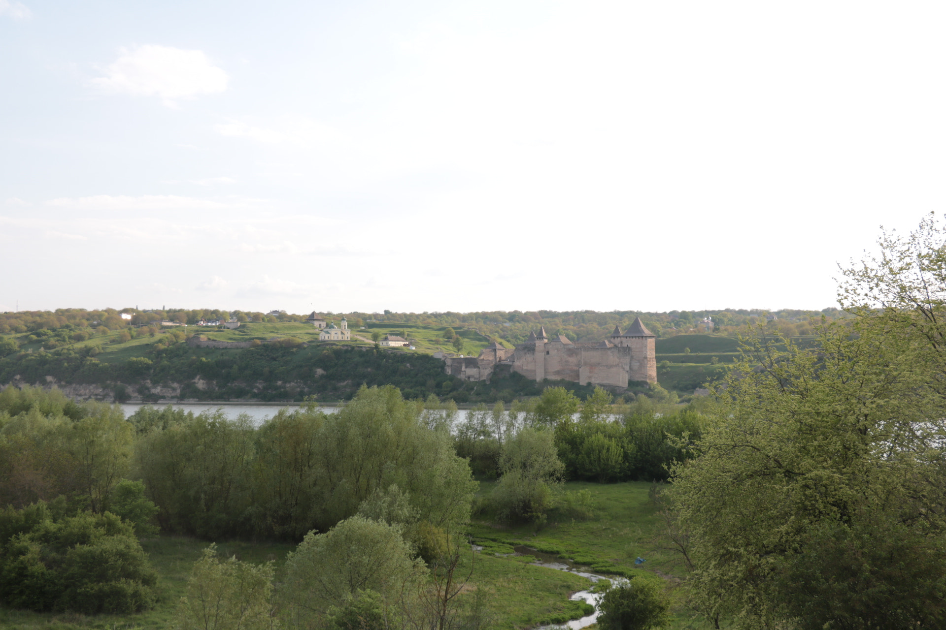 Canon EOS 760D (EOS Rebel T6s / EOS 8000D) + Canon EF-S 18-135mm F3.5-5.6 IS STM sample photo. Khotyn fortress photography