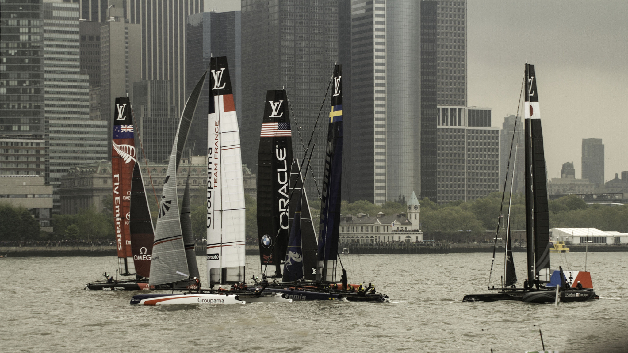 Sigma 50-500mm f/4-6.3 APO HSM EX sample photo. Louis vuitton new york harbor may 2016 photography